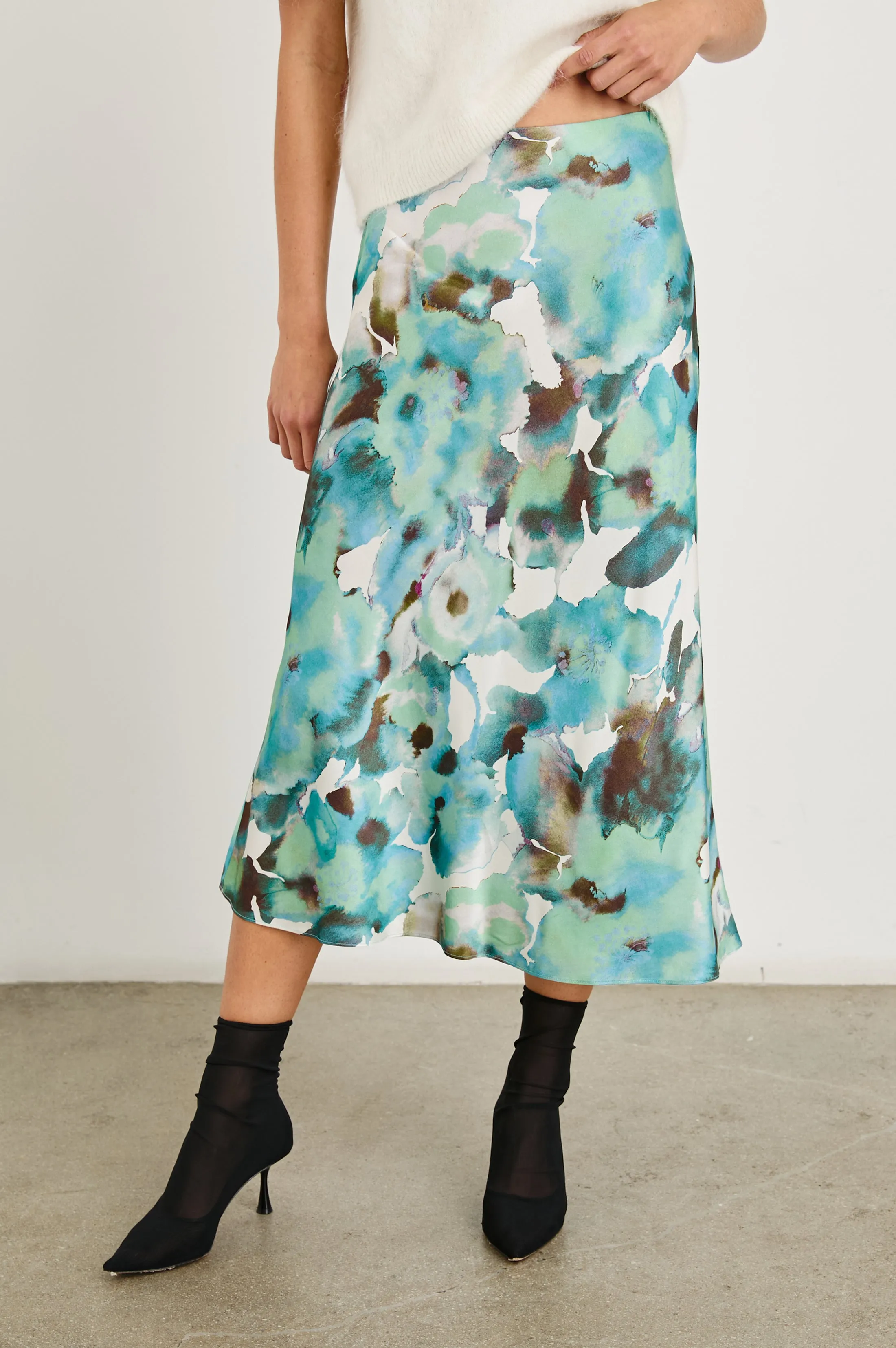 ANYA SKIRT - VERBENA sold by Rails