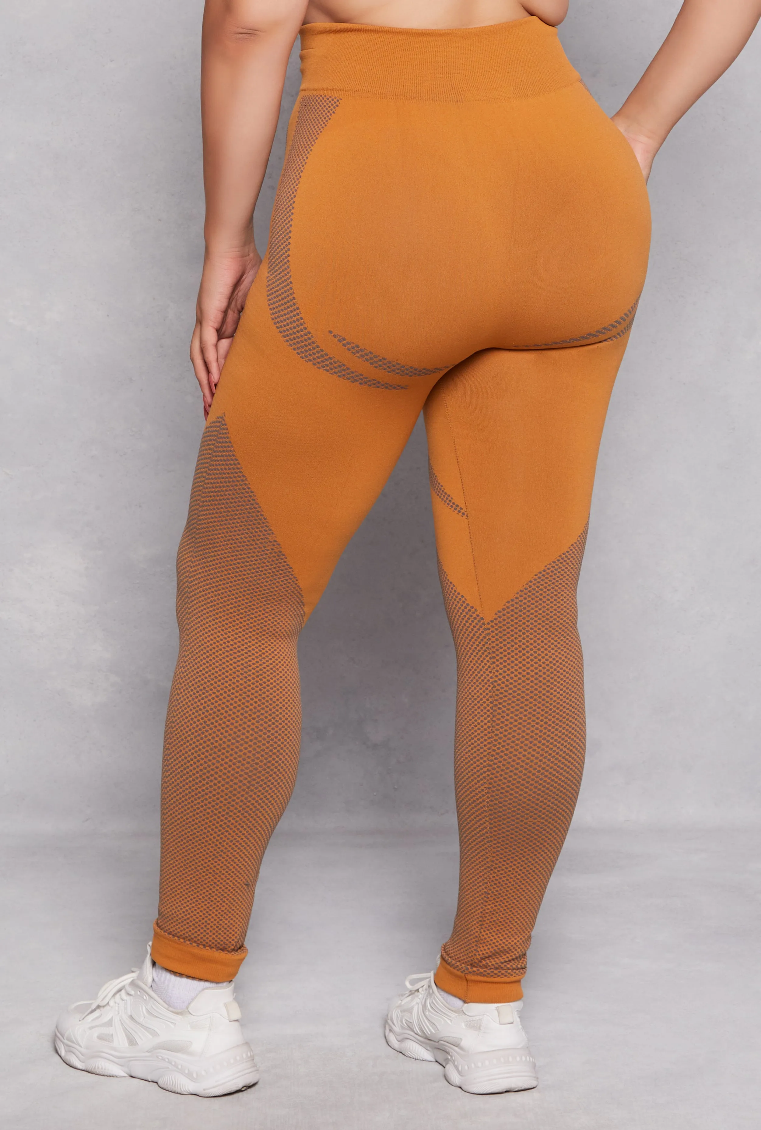 Plus Size Seamless Color Block Active Leggings sold by Rainbow product image thumbnail 3