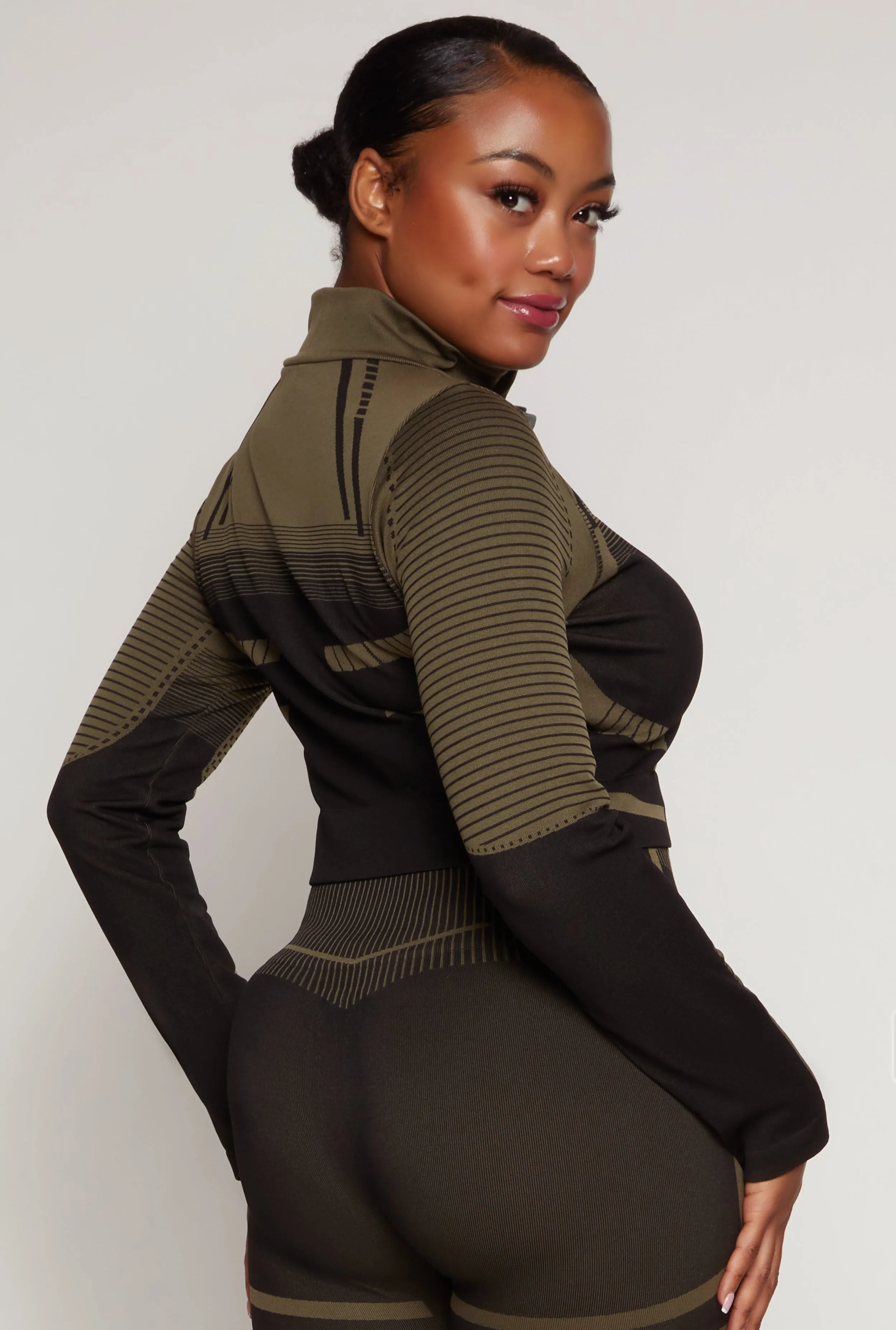 Plus Size Seamless Printed Cropped Track Jacket sold by Rainbow product image thumbnail 3