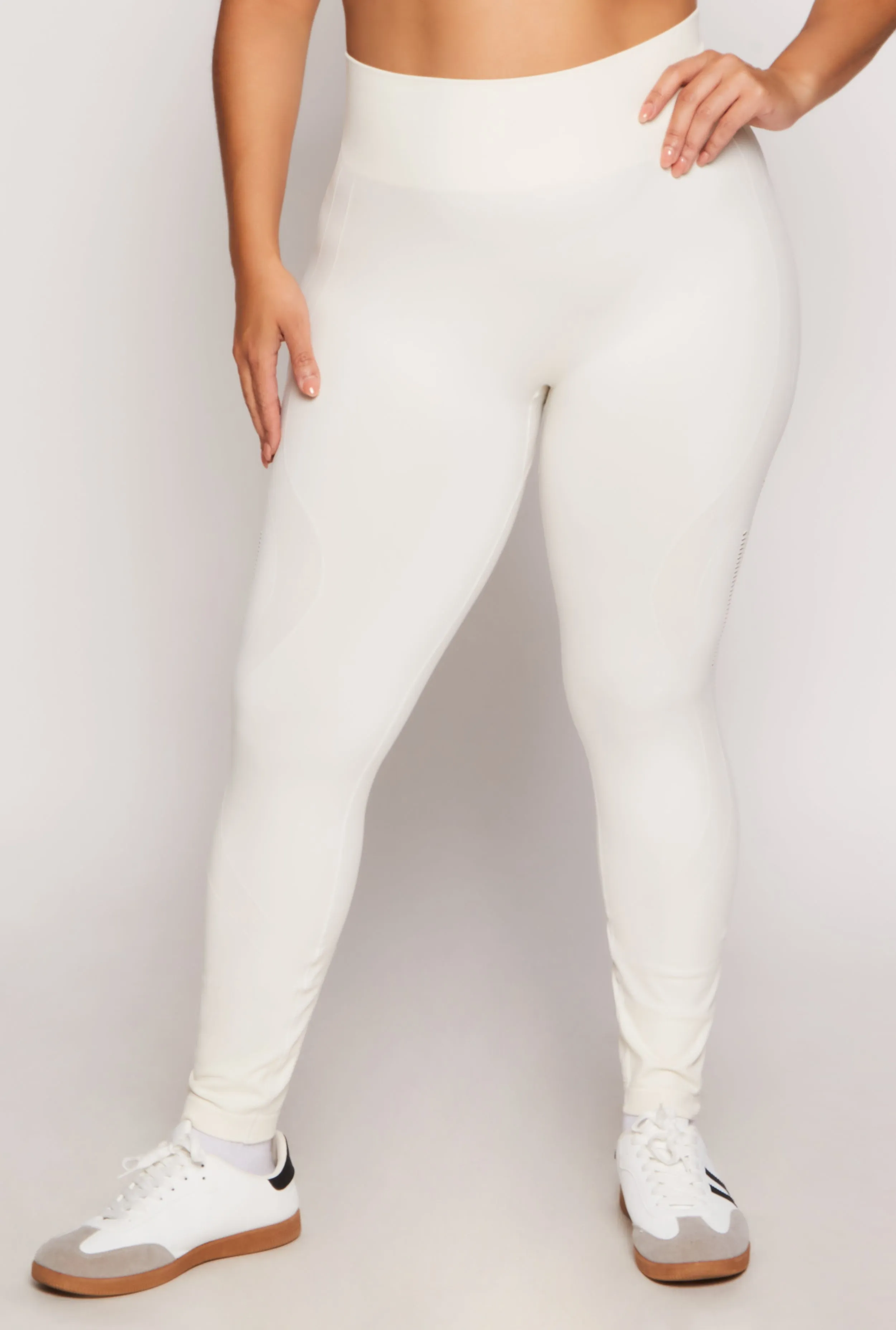 Plus Size Seamless Laser Cut Leggings sold by Rainbow product image thumbnail 2