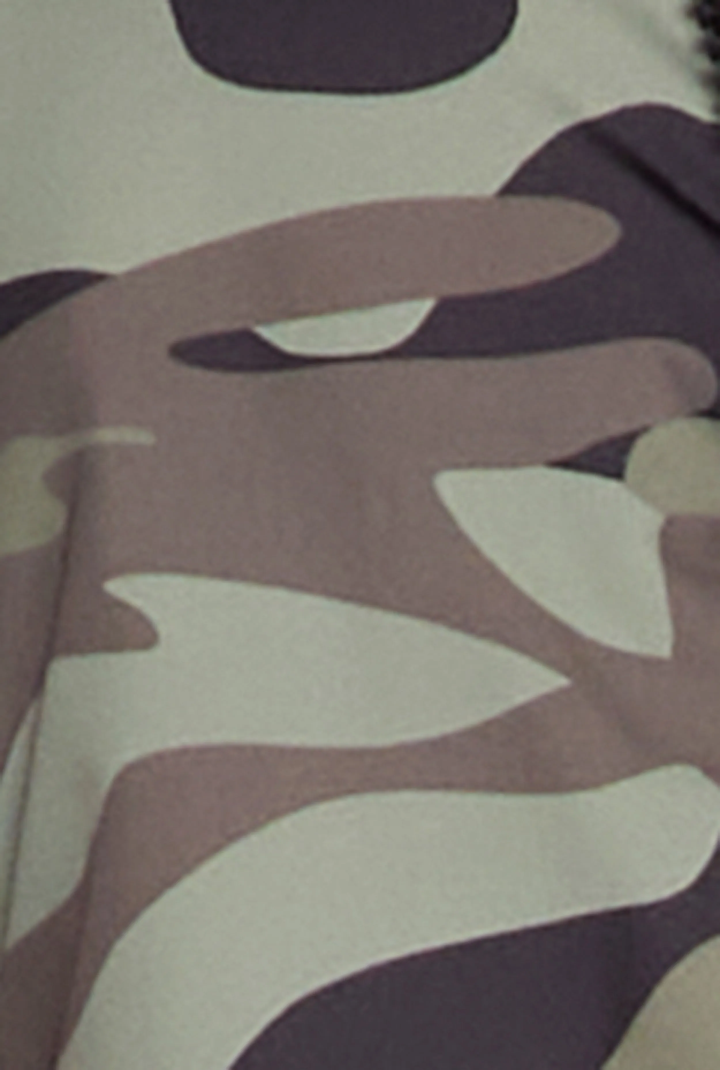 Plus Size Reversible Camo Zip Front Puffer Vest sold by Rainbow product image thumbnail 4