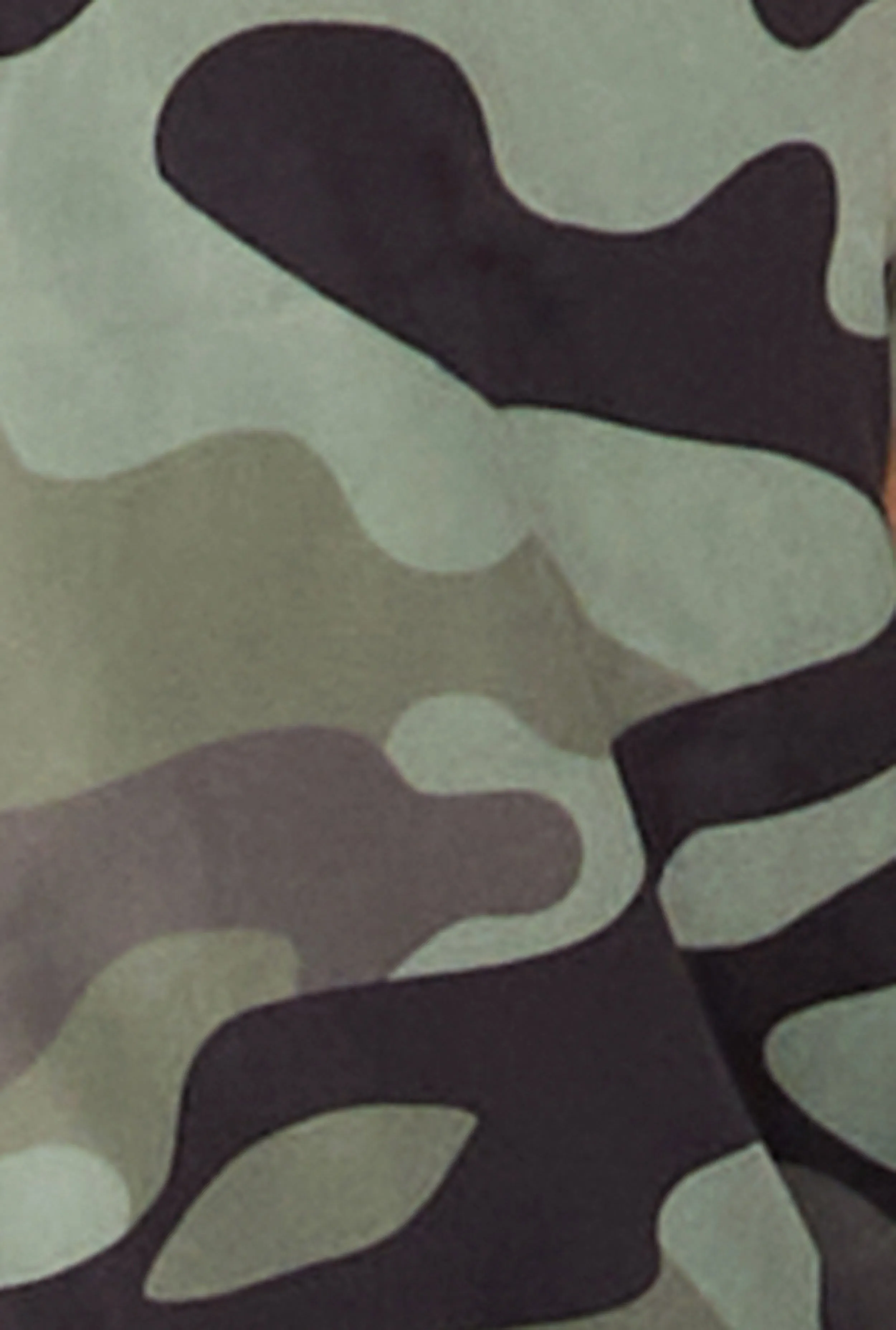 Plus Size Camo Zip Front Puffer Vest sold by Rainbow product image thumbnail 4