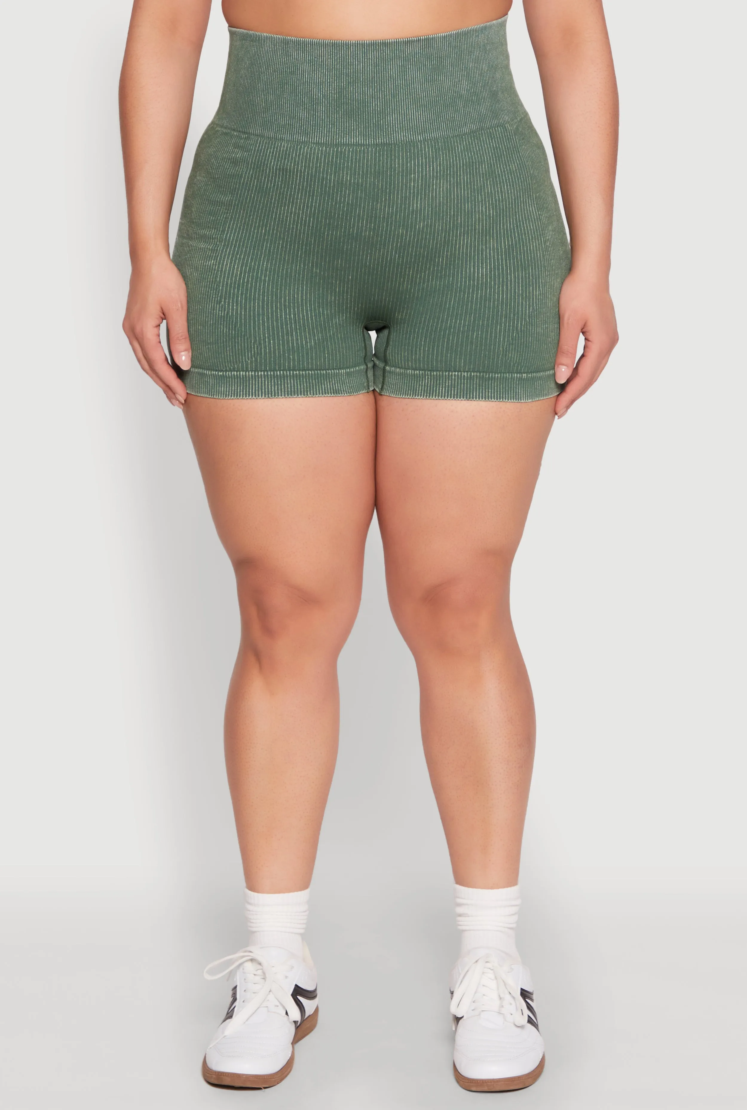 Plus Size Daisy Mineral Wash Seamless Bike Shorts sold by Rainbow product image thumbnail 3