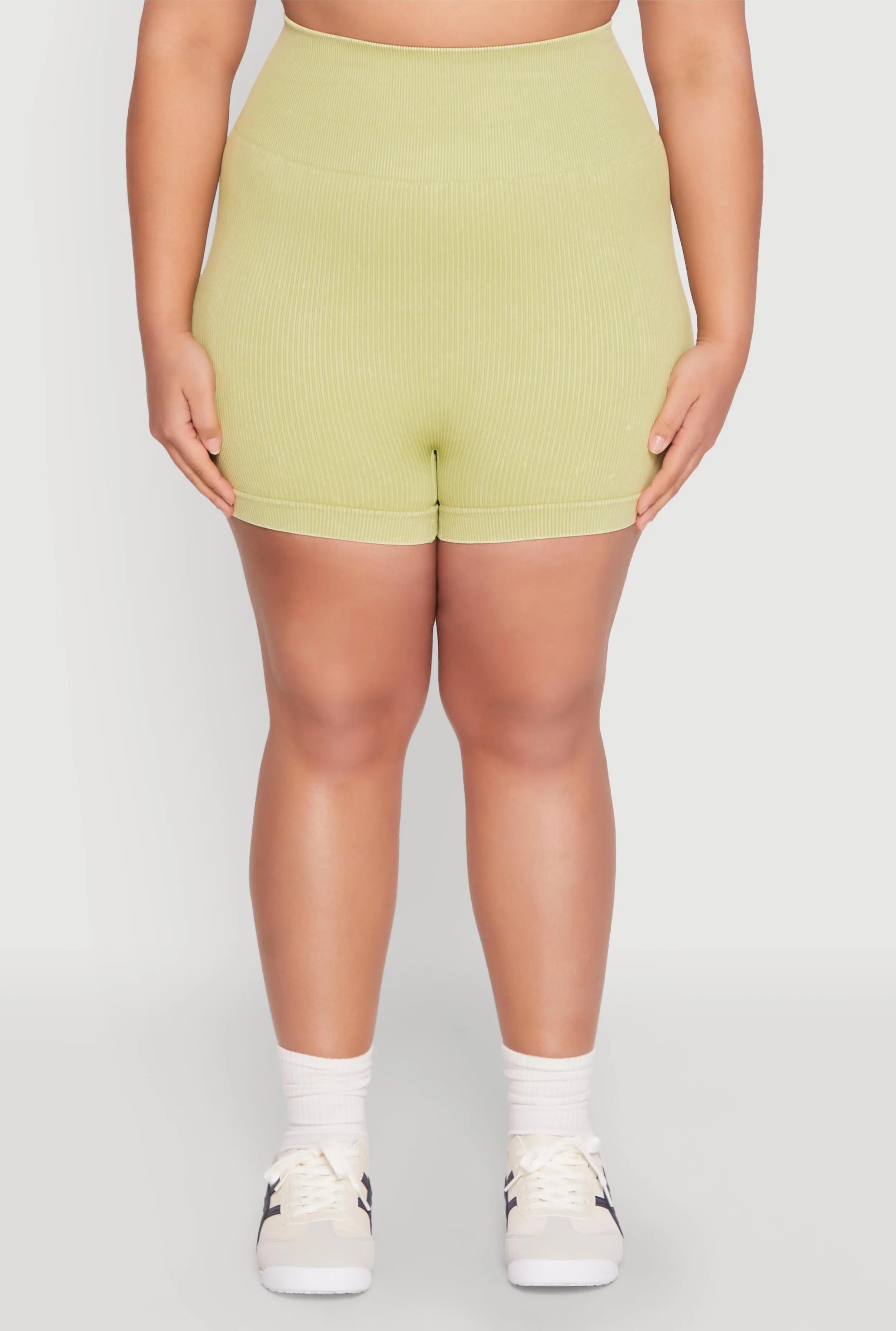 Plus Size Daisy Mineral Wash Seamless Bike Shorts sold by Rainbow product image thumbnail 3