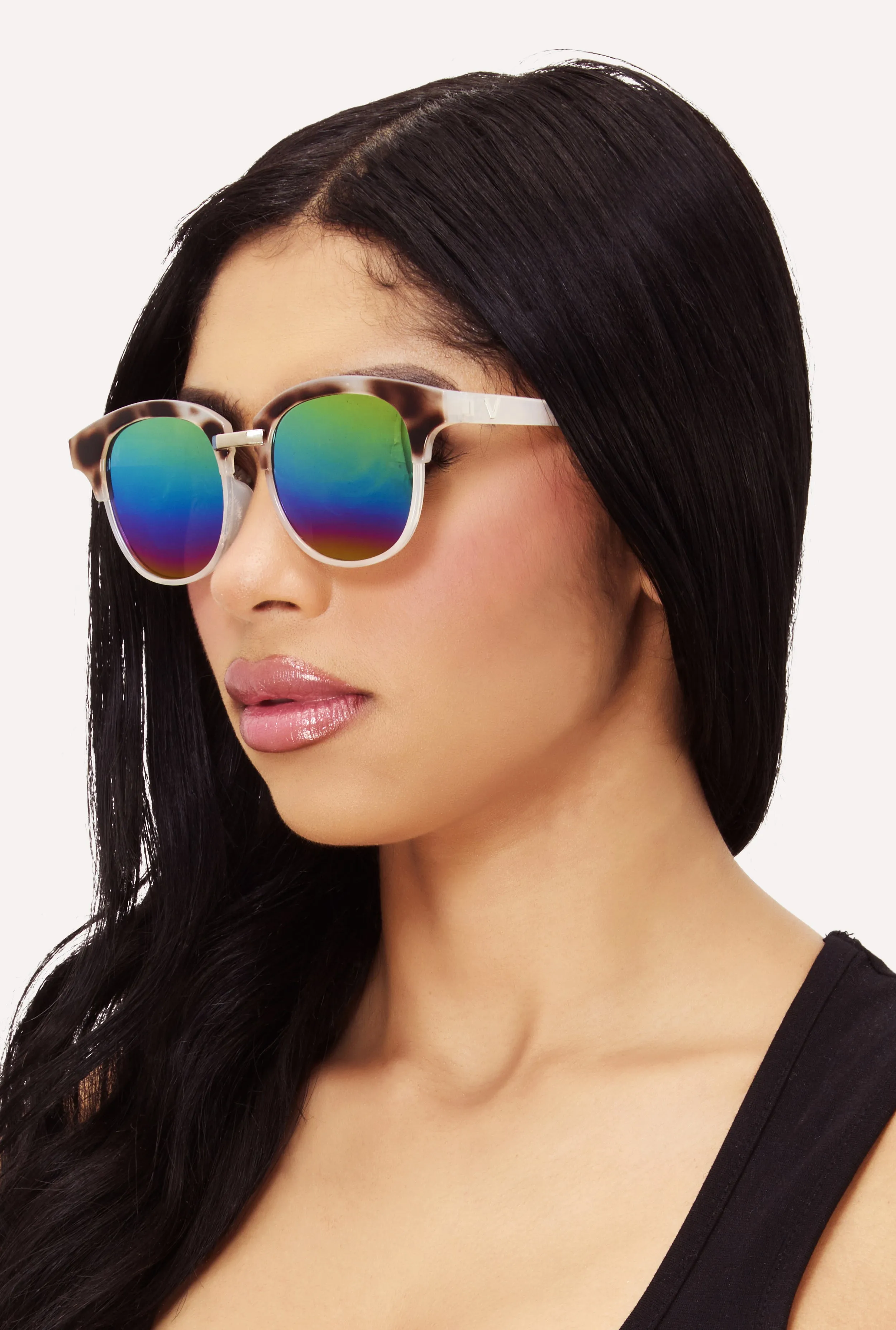 Stylish Ombre Lens Sunglasses for Women sold by Rainbow product image thumbnail 2