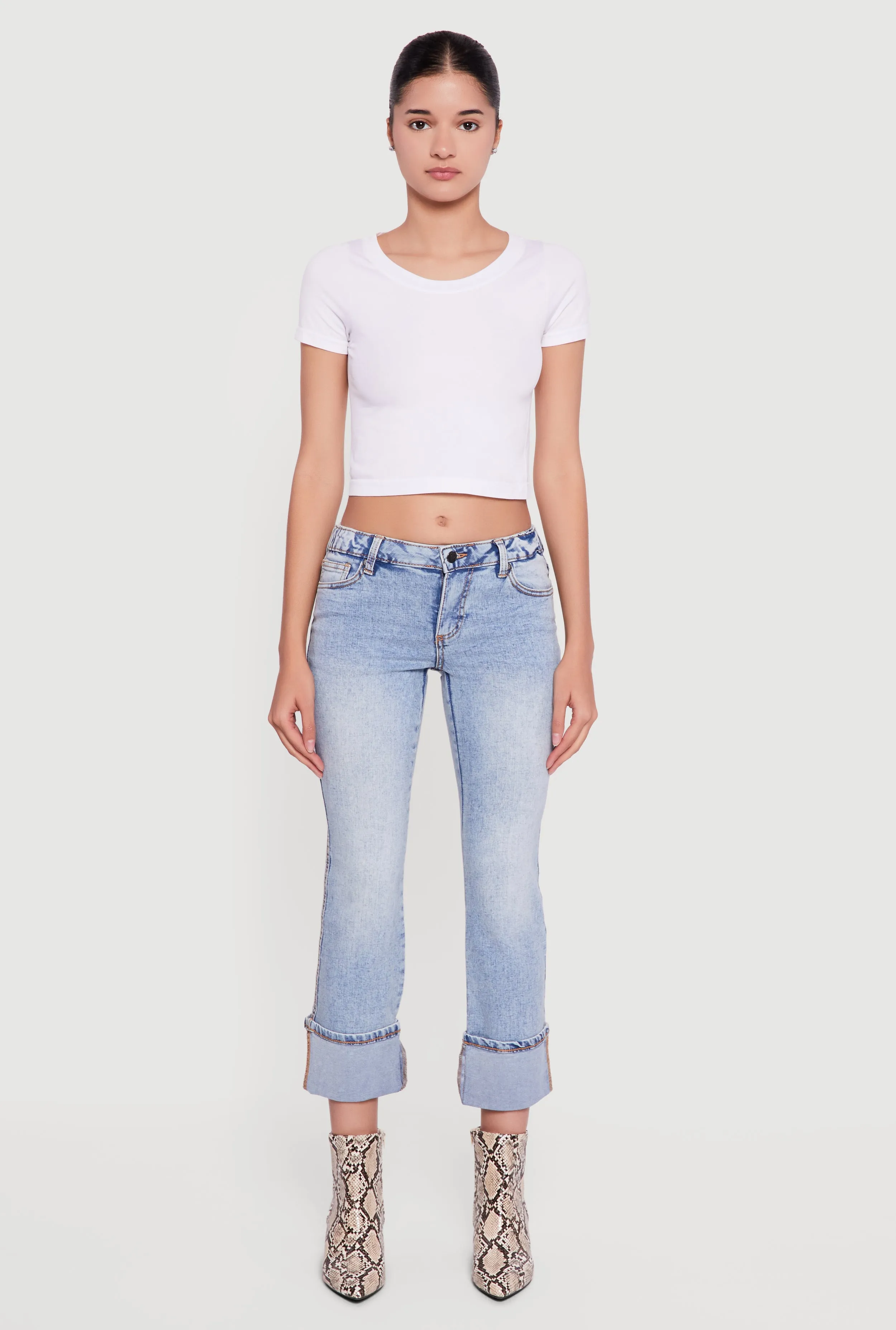 Trendy Mid Rise Fixed Cuff Capris Jeans sold by Rainbow product image thumbnail 2