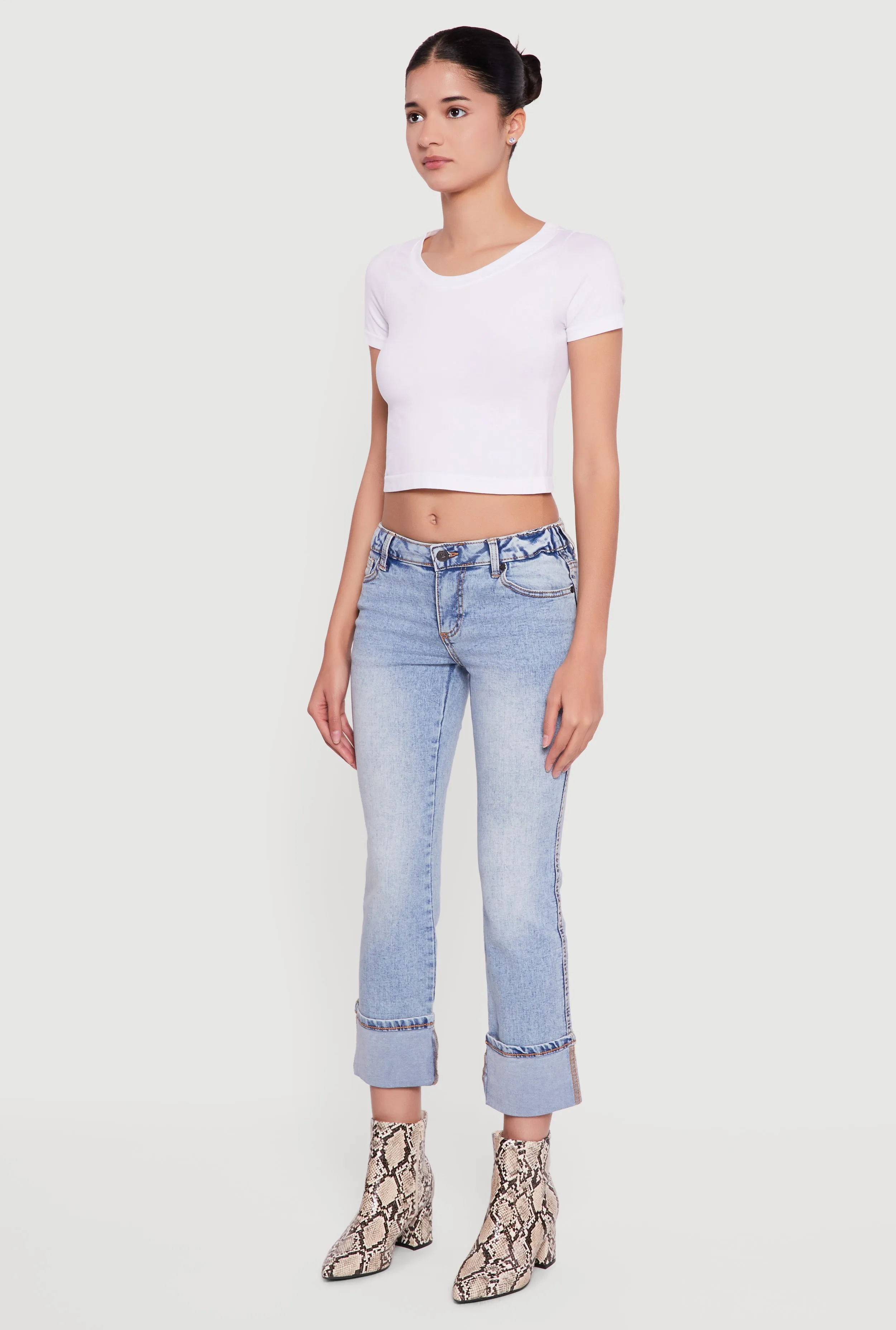 Trendy Mid Rise Fixed Cuff Capris Jeans sold by Rainbow product image thumbnail 3