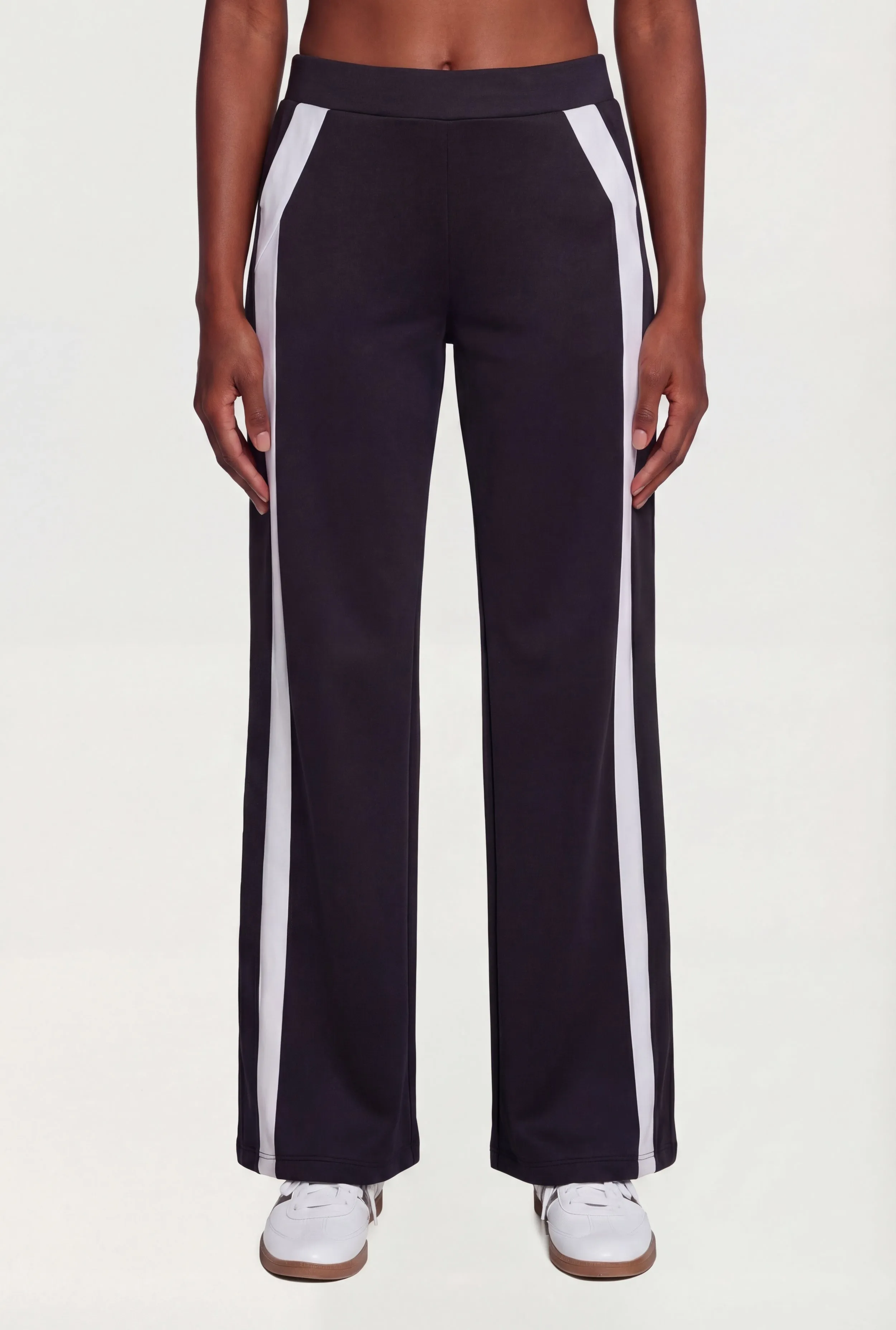 Side Contrast Trim Active Pants sold by Rainbow product image thumbnail 3