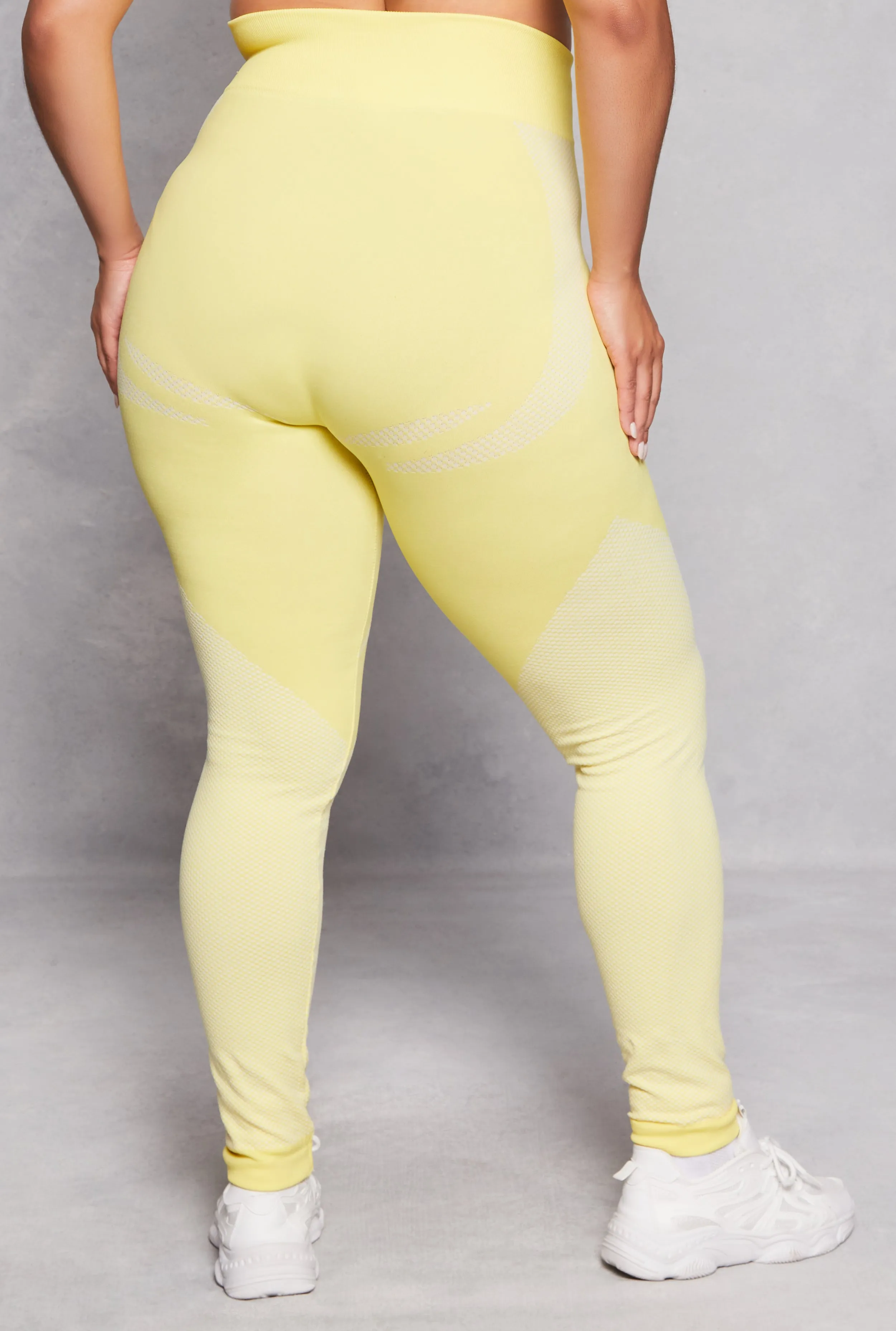 Plus Size Seamless Color Block Active Leggings sold by Rainbow product image thumbnail 3