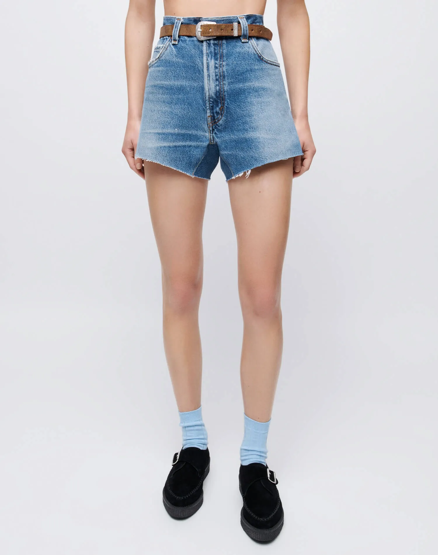 Levi's 90s Crop Low Slung Short - Indigo sold by Re/Done product image thumbnail 3