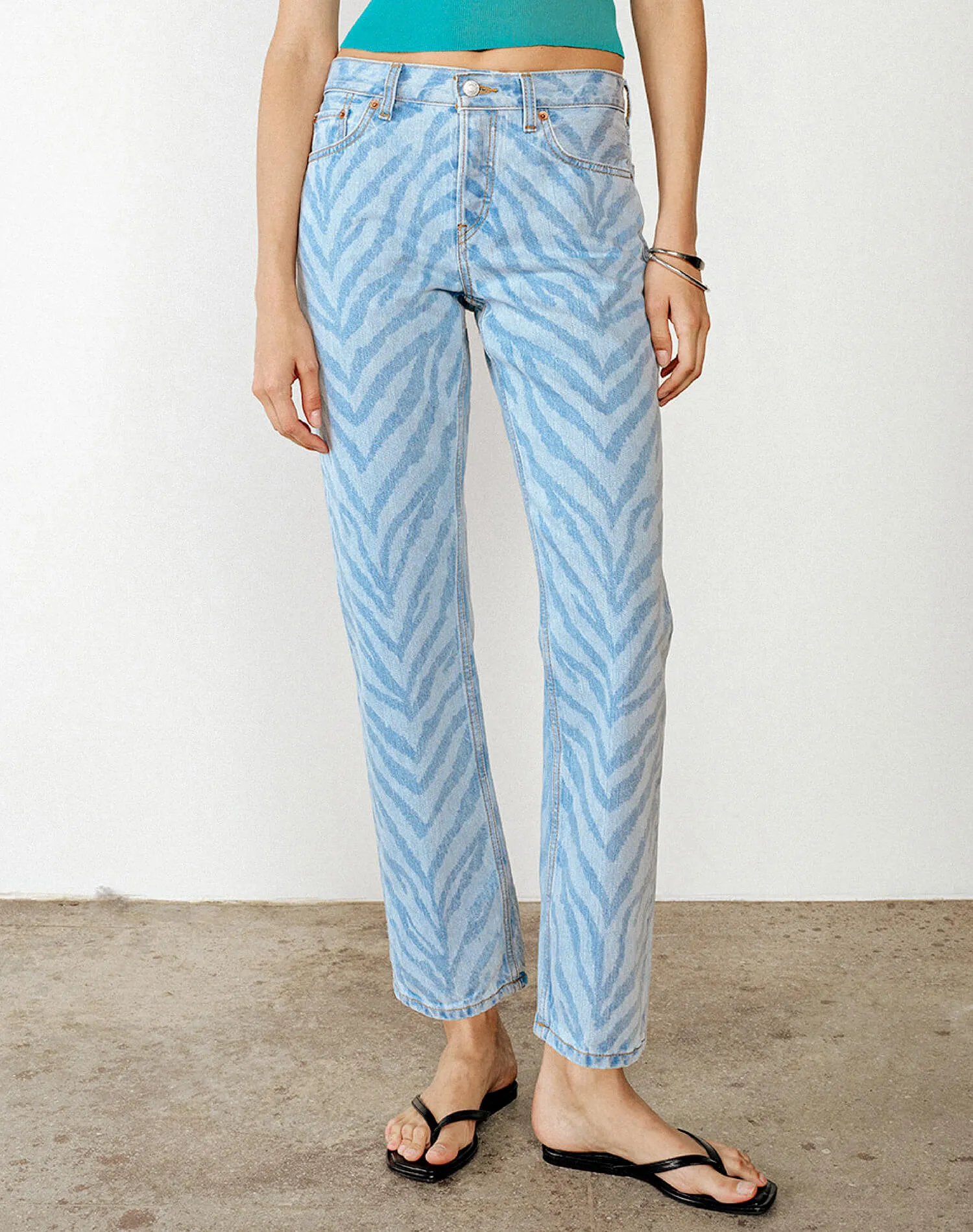 Easy Straight Crop - Cebra sold by Re/Done product image thumbnail 3