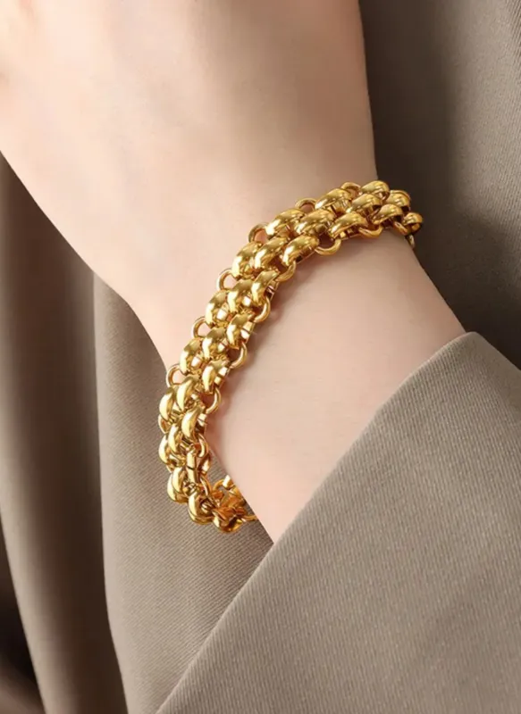 Gold-Plated Toggle Clasp Bracelet made by Trendsi