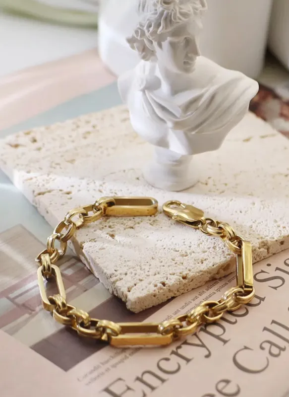 18K Gold-Plated Chunky Gold Chain Link Bracelet made by Trendsi
