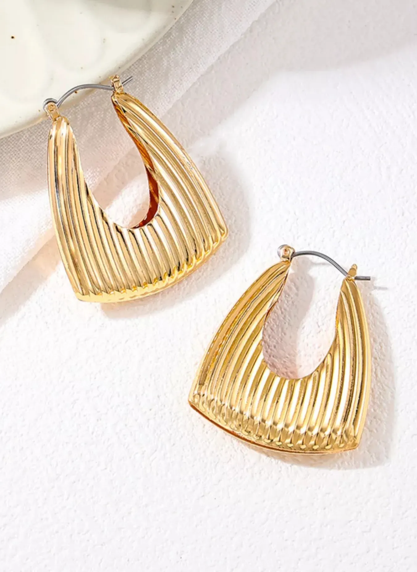 18K Gold-Plated Alloy Ribbed Triangular Hoop Earrings sold by Rebdolls product image thumbnail 2