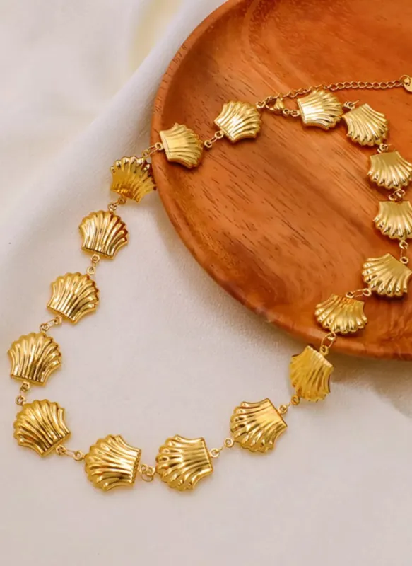 18K Gold-Plated Shell Necklace made by Trendsi