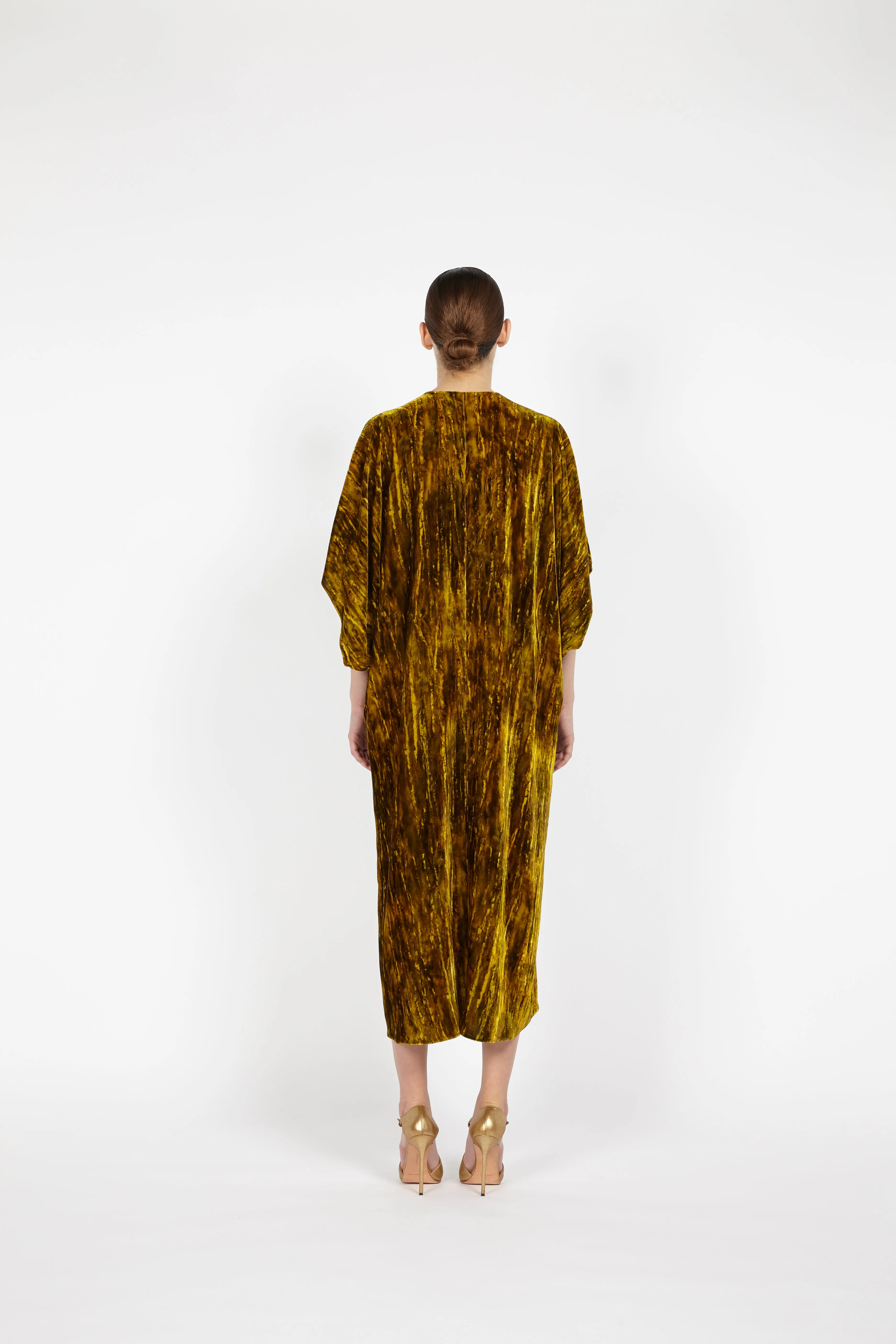 V-NECK MIDI VELVET KAFTAN W/ EMBROIDERED DETAIL sold by Reem Acra product image thumbnail 3