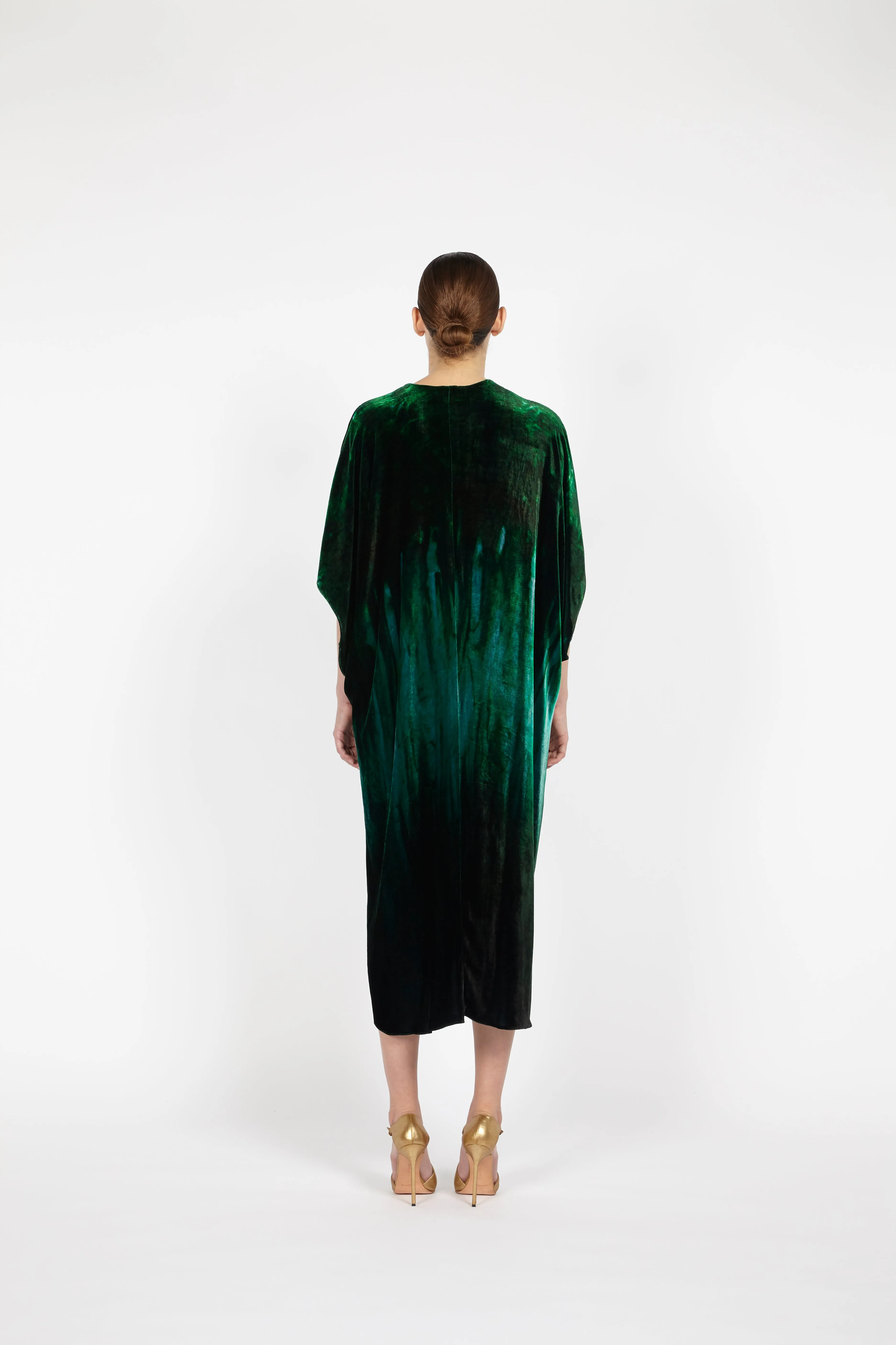 V-NECK MIDI VELVET KAFTAN W/ EMBROIDERED DETAIL sold by Reem Acra product image thumbnail 3