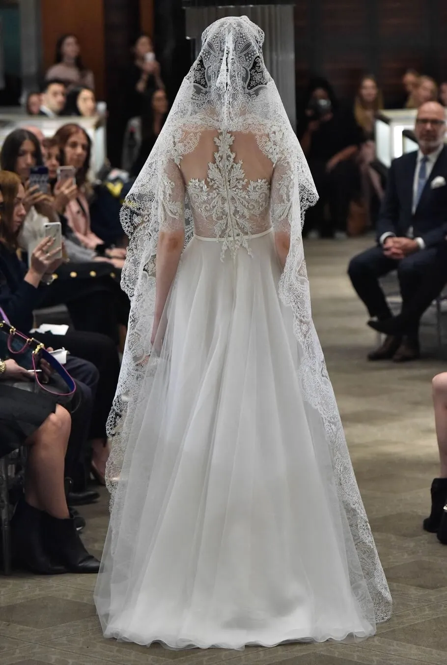 Extravagant sold by Reem Acra product image thumbnail 2
