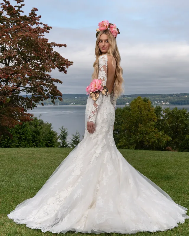 Superstar sold by Reem Acra