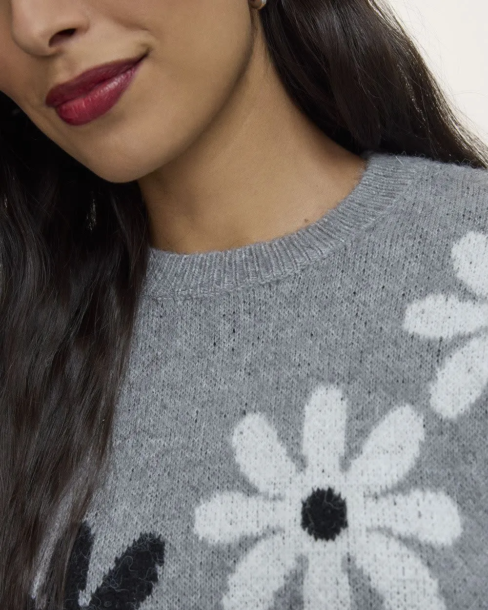 Long-Sleeve Crew-Neck Loose Sweater sold by Reitmans product image thumbnail 4