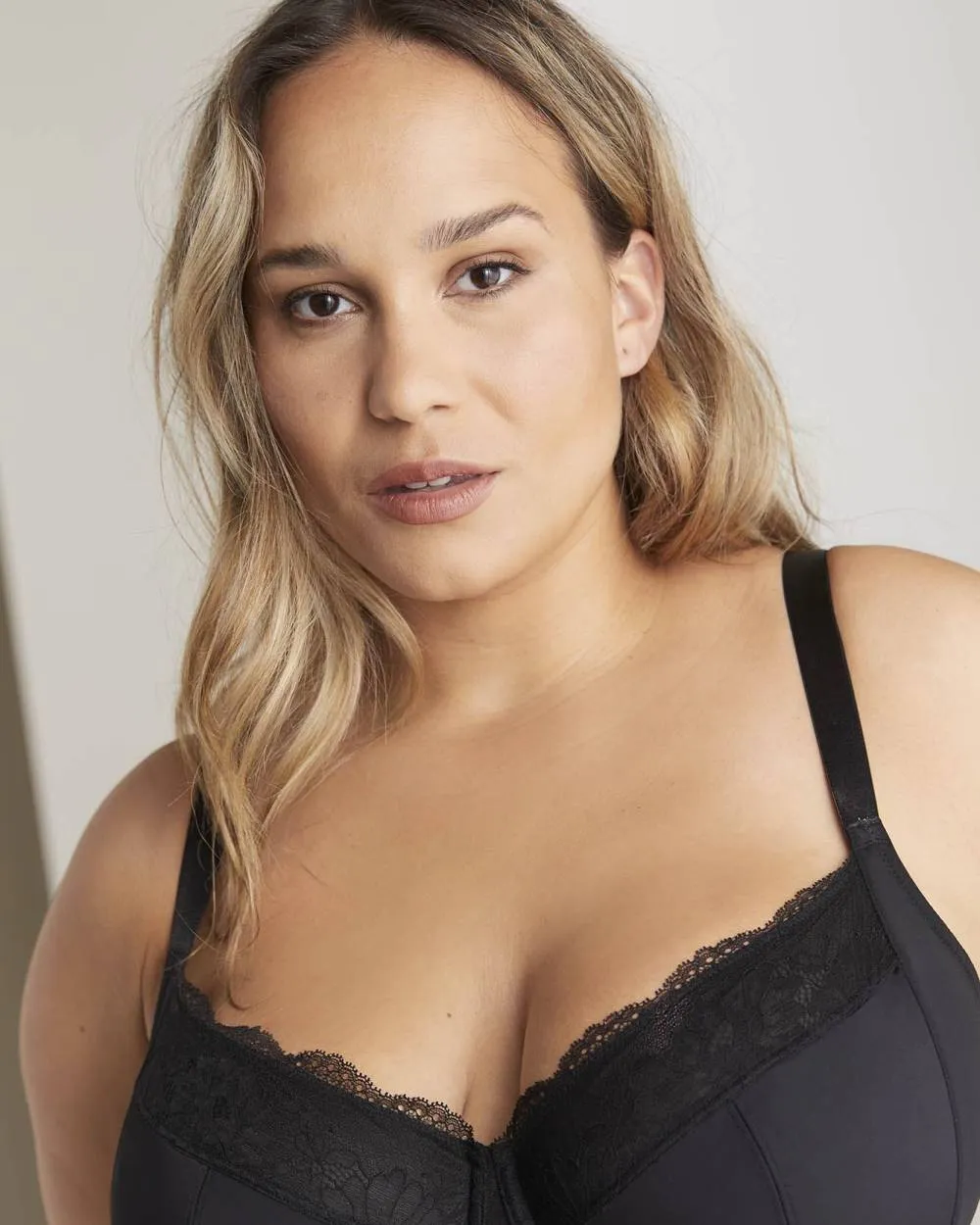 Underwire Bra with Lace at Neckline - Déesse Collection sold by Reitmans product image thumbnail 3