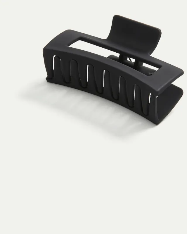 Large Matte Claw Hairclip sold by Reitmans