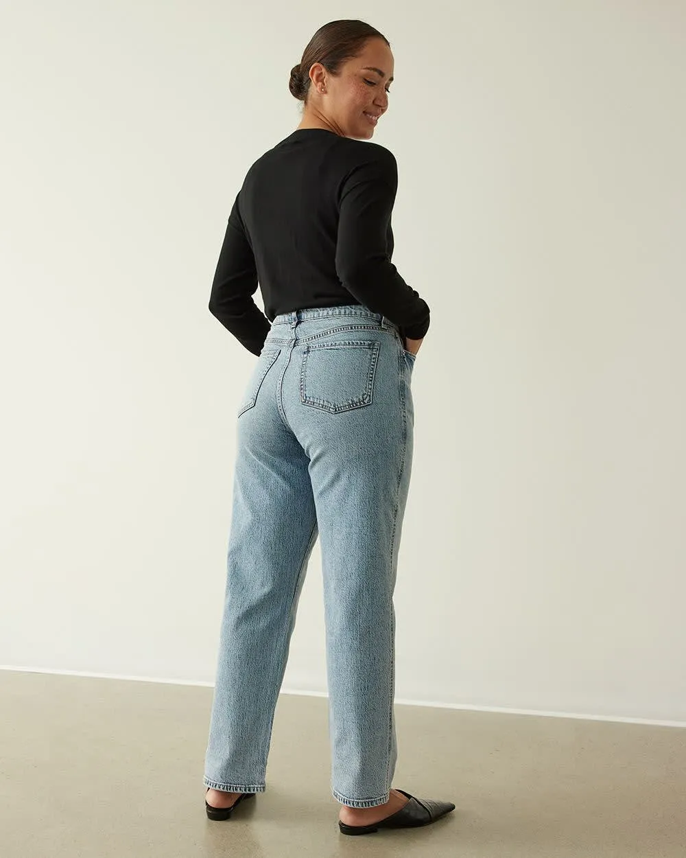 Straight-Leg High-Rise Jean - Curvy Fit sold by Reitmans product image thumbnail 2