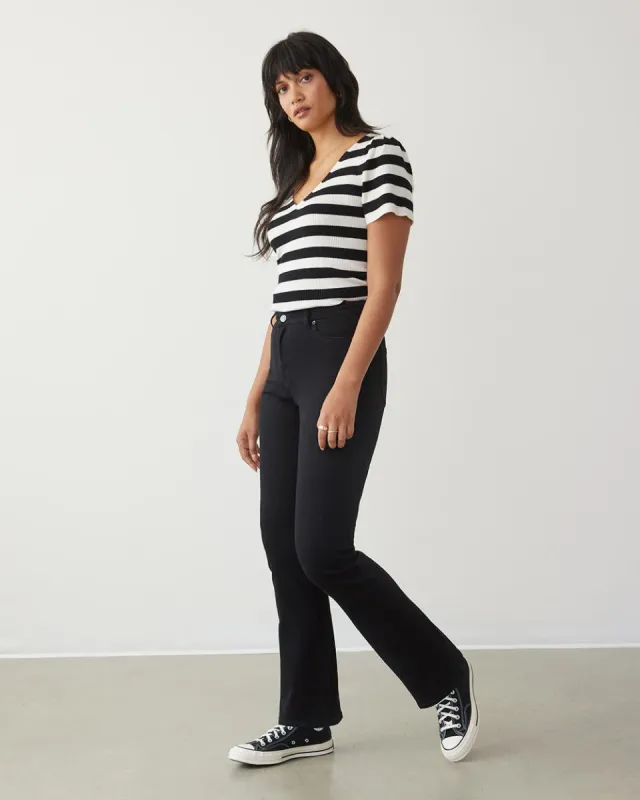 Boot-Leg Mid-Rise Jean - Tall sold by Reitmans