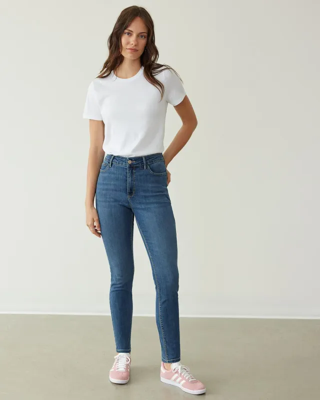 Skinny-Leg High-Rise Jean - The Signature (R) sold by Reitmans