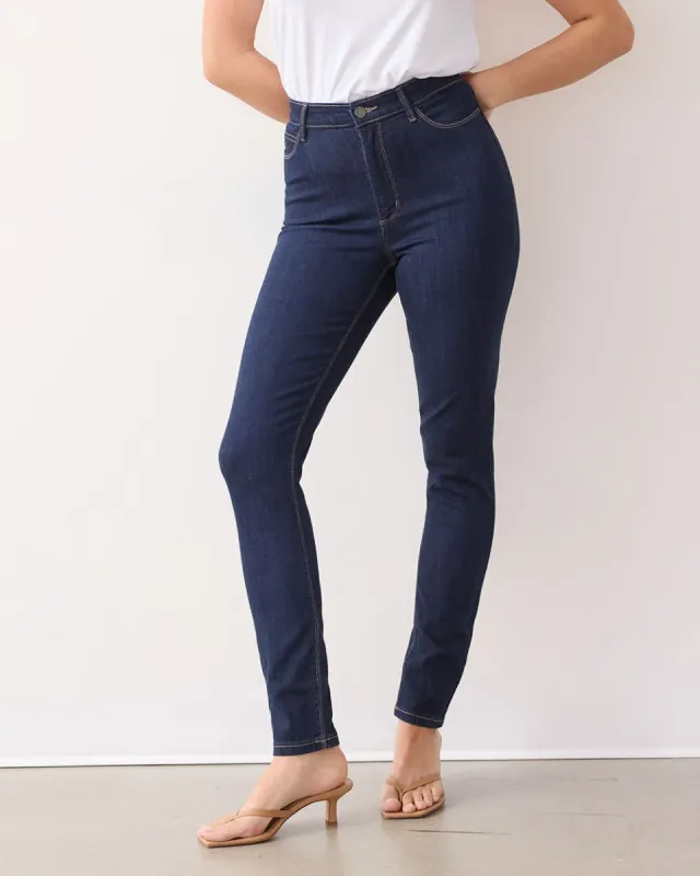 Skinny-Leg High-Rise Jean - The Signature (R) - Curvy Fit sold by Reitmans