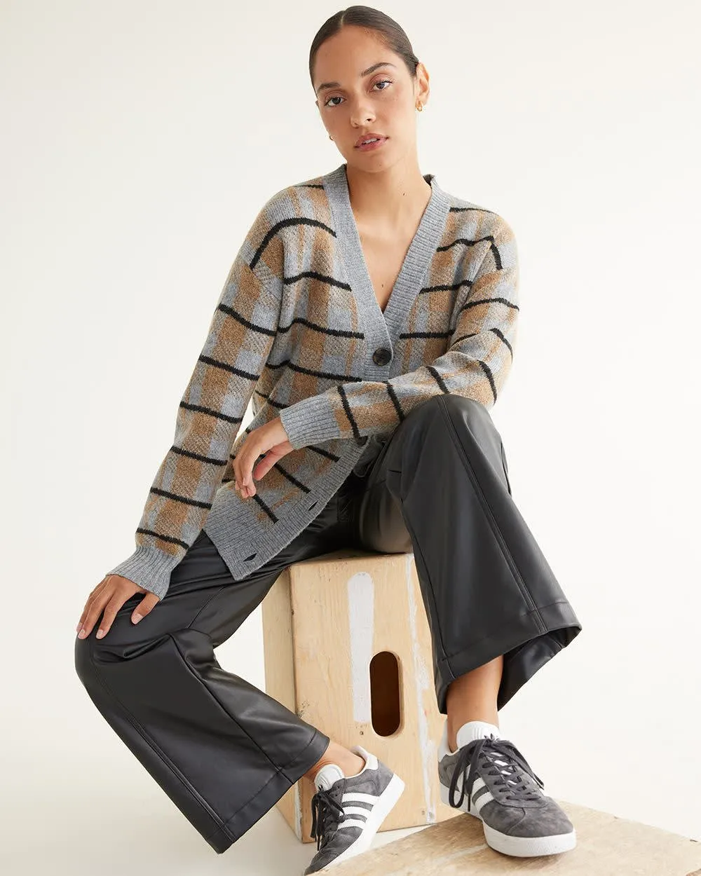 Wide-Leg Cargo Faux Leather Pants sold by Reitmans product image thumbnail 5