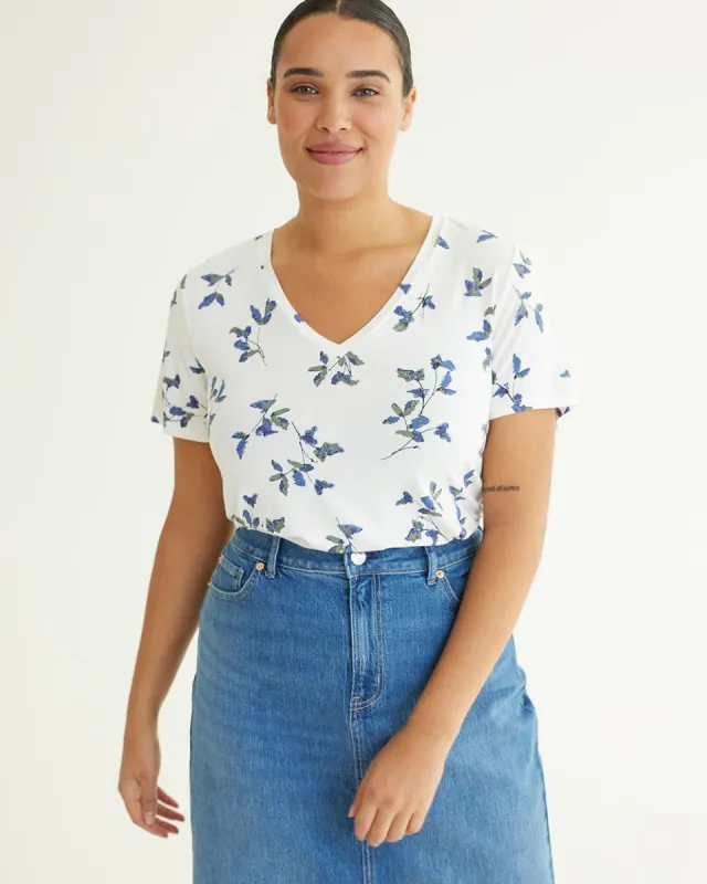 Short-Sleeve V-Neck Tee - R Essentials sold by Reitmans