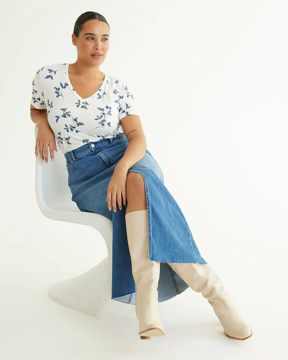 Short-Sleeve V-Neck Tee - R Essentials sold by Reitmans product image thumbnail 3