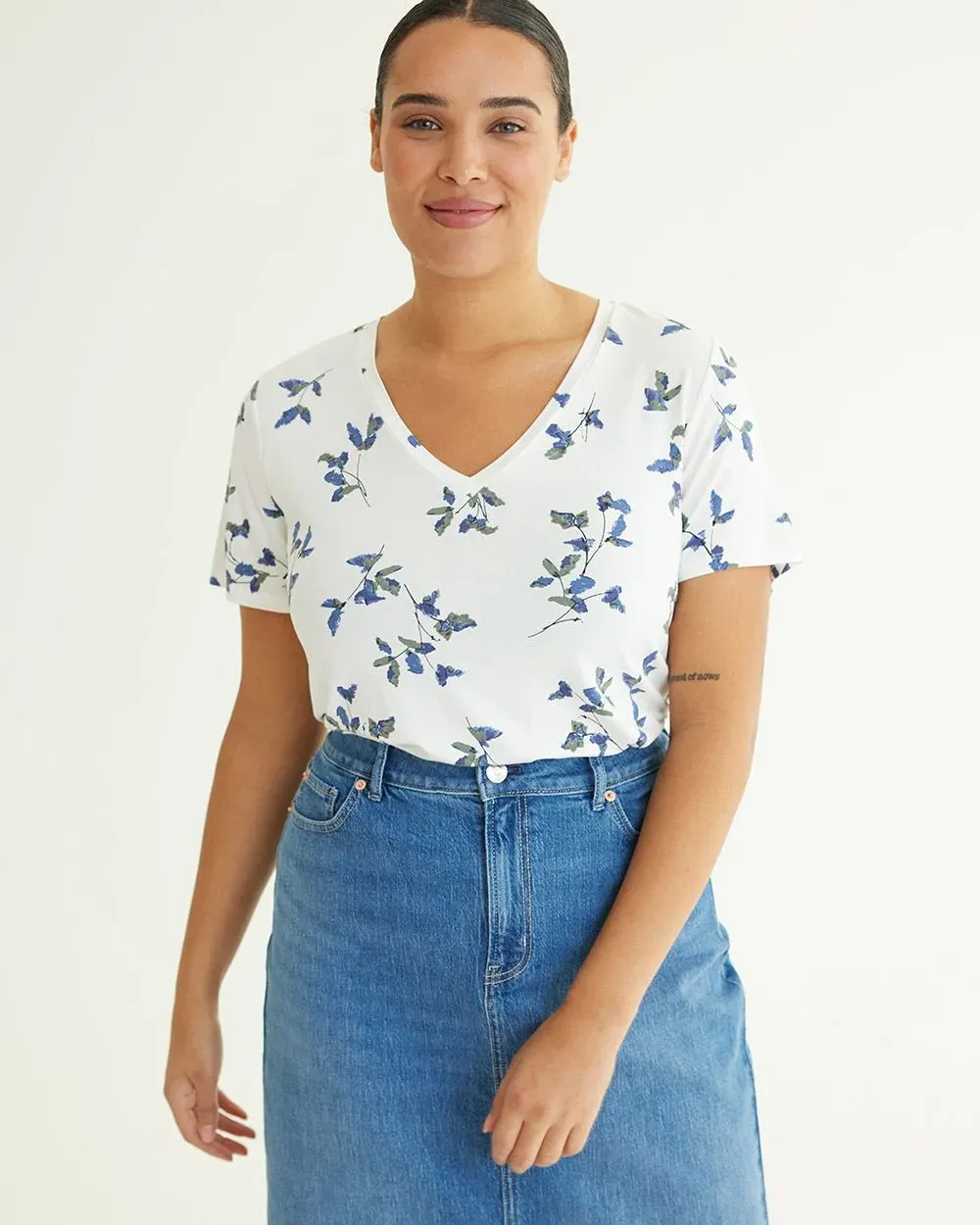 Short-Sleeve V-Neck Tee - R Essentials sold by Reitmans product image thumbnail 5