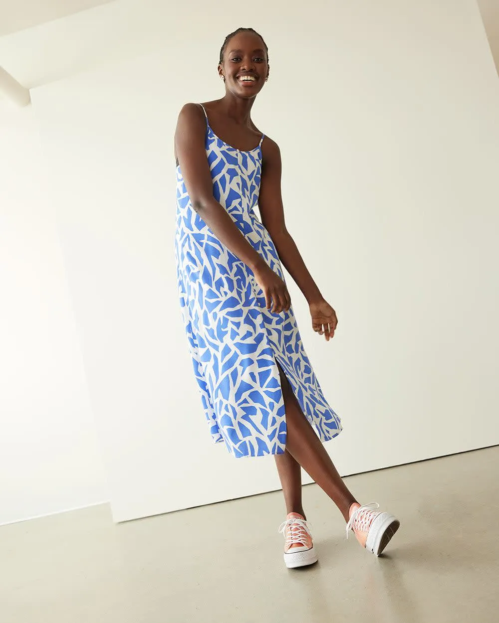 Sleeveless Shift Buttoned-Down Midi Dress sold by Reitmans product image thumbnail 4