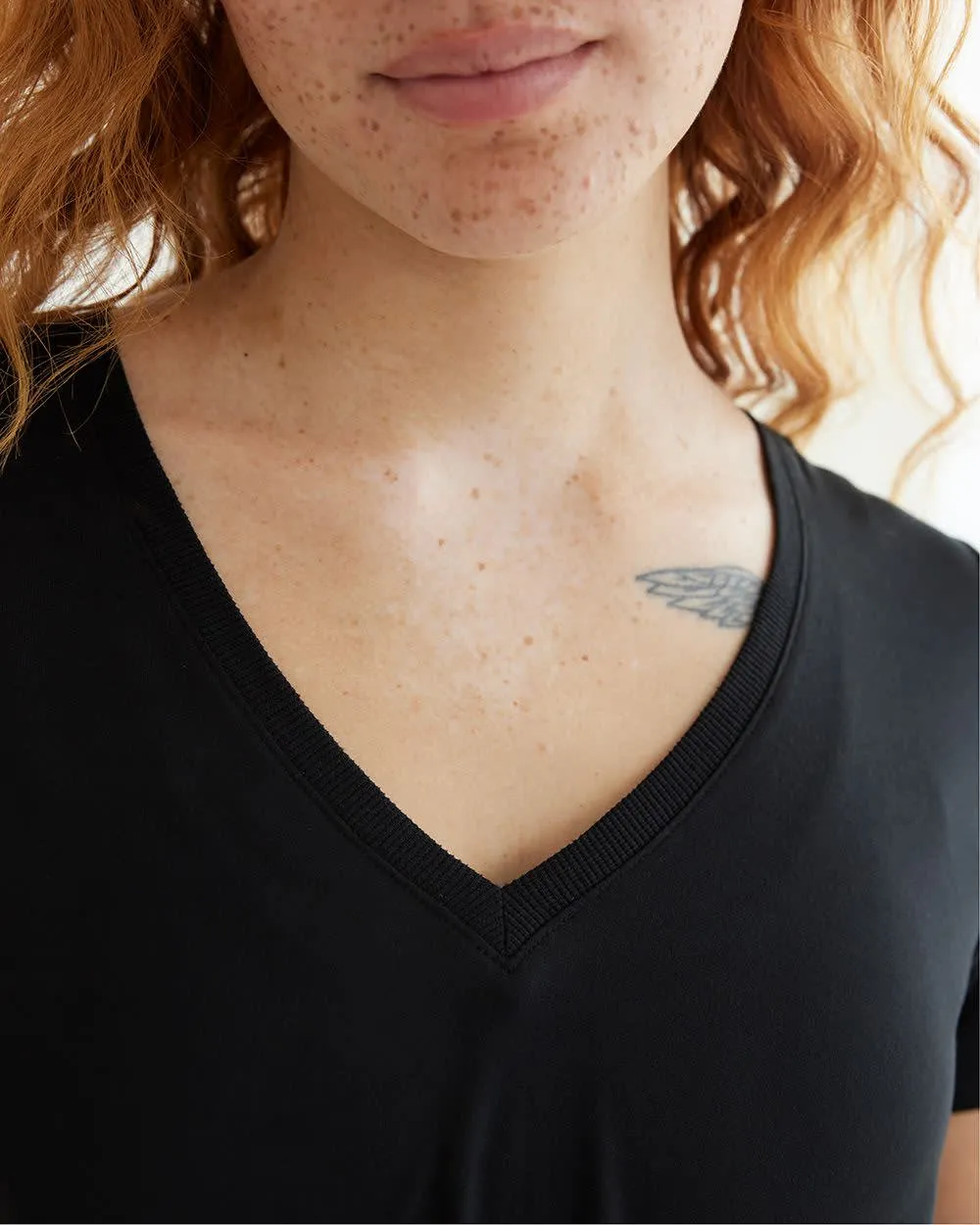 Short-Sleeve V-Neck Tee - Dry Lux Hyba Essentials sold by Reitmans product image thumbnail 4