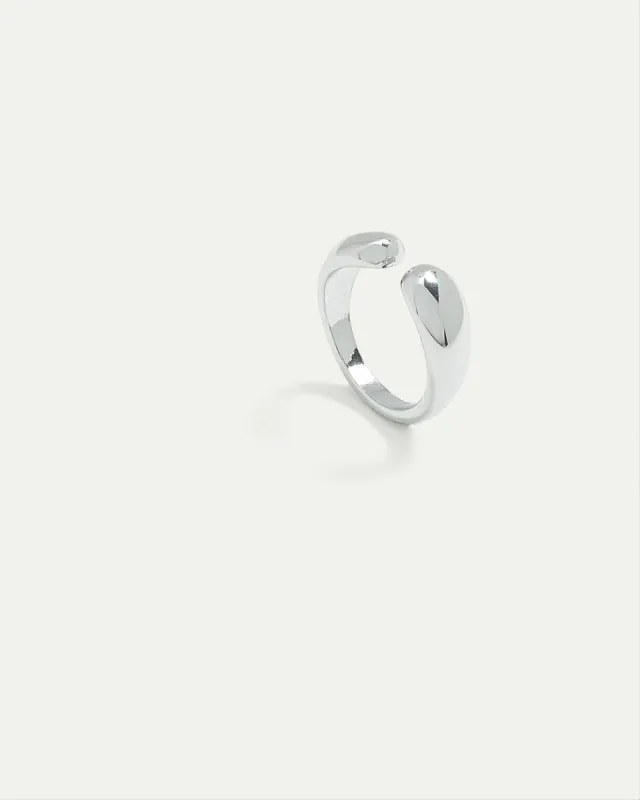 Curved Open Ring sold by Reitmans