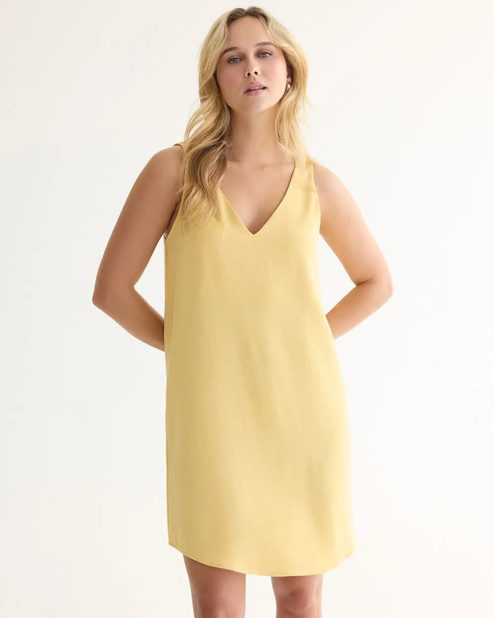 Sleeveless V-Neck Shift Dress sold by Reitmans product image thumbnail 4