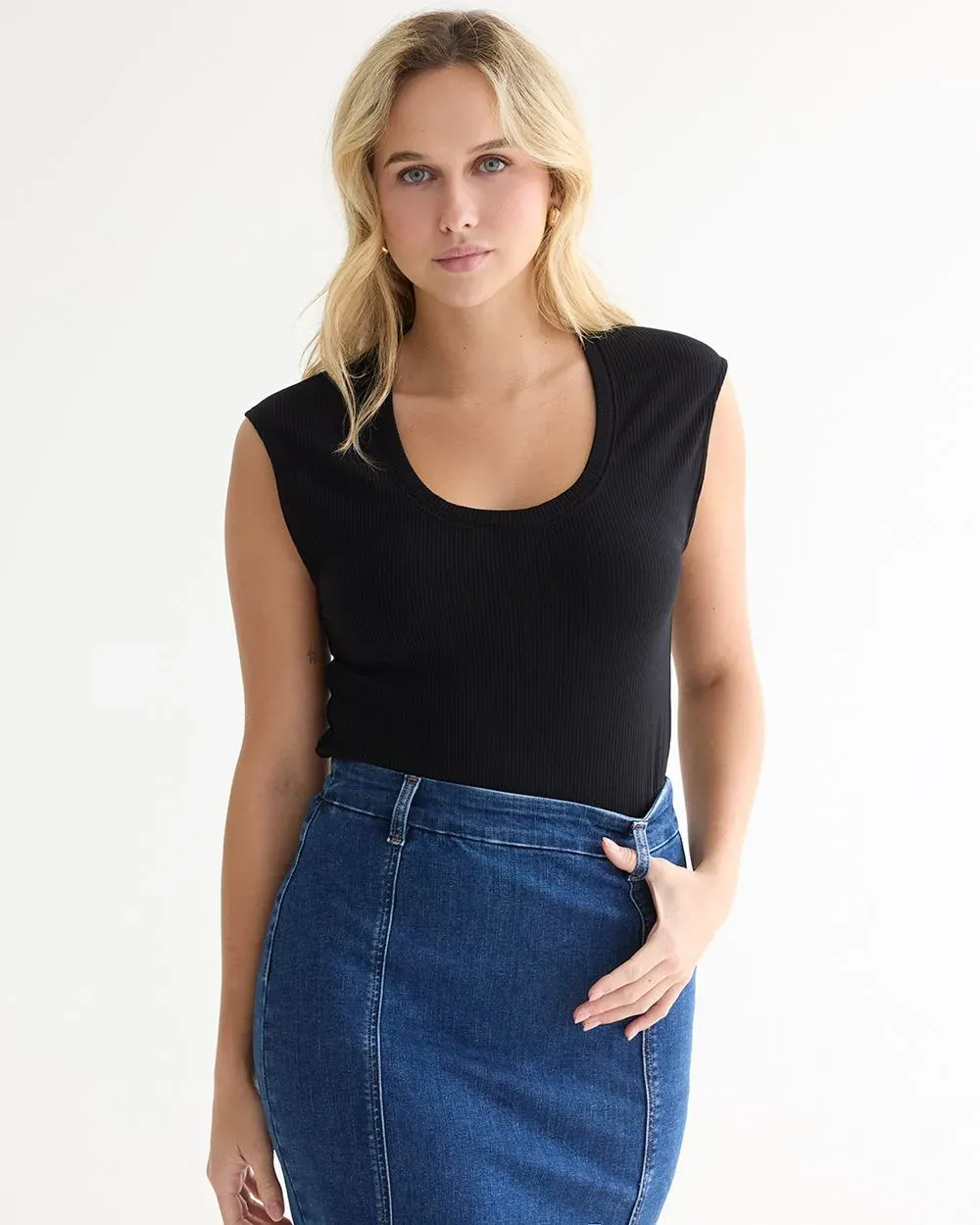 Extended-Sleeve Scoop-Neck Ribbed Tee sold by Reitmans product image thumbnail 5