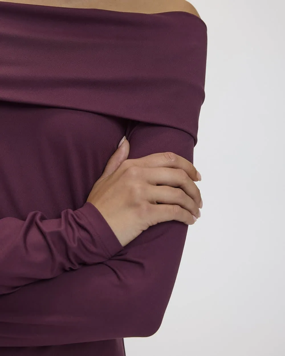 Long-Sleeve Off-the-Shoulder Bodycon Dress sold by Reitmans product image thumbnail 5