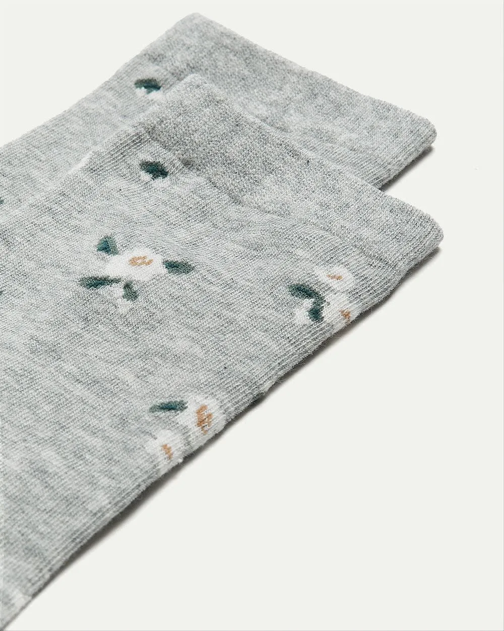 Cotton Anklet Socks with White Flowers sold by Reitmans product image thumbnail 3