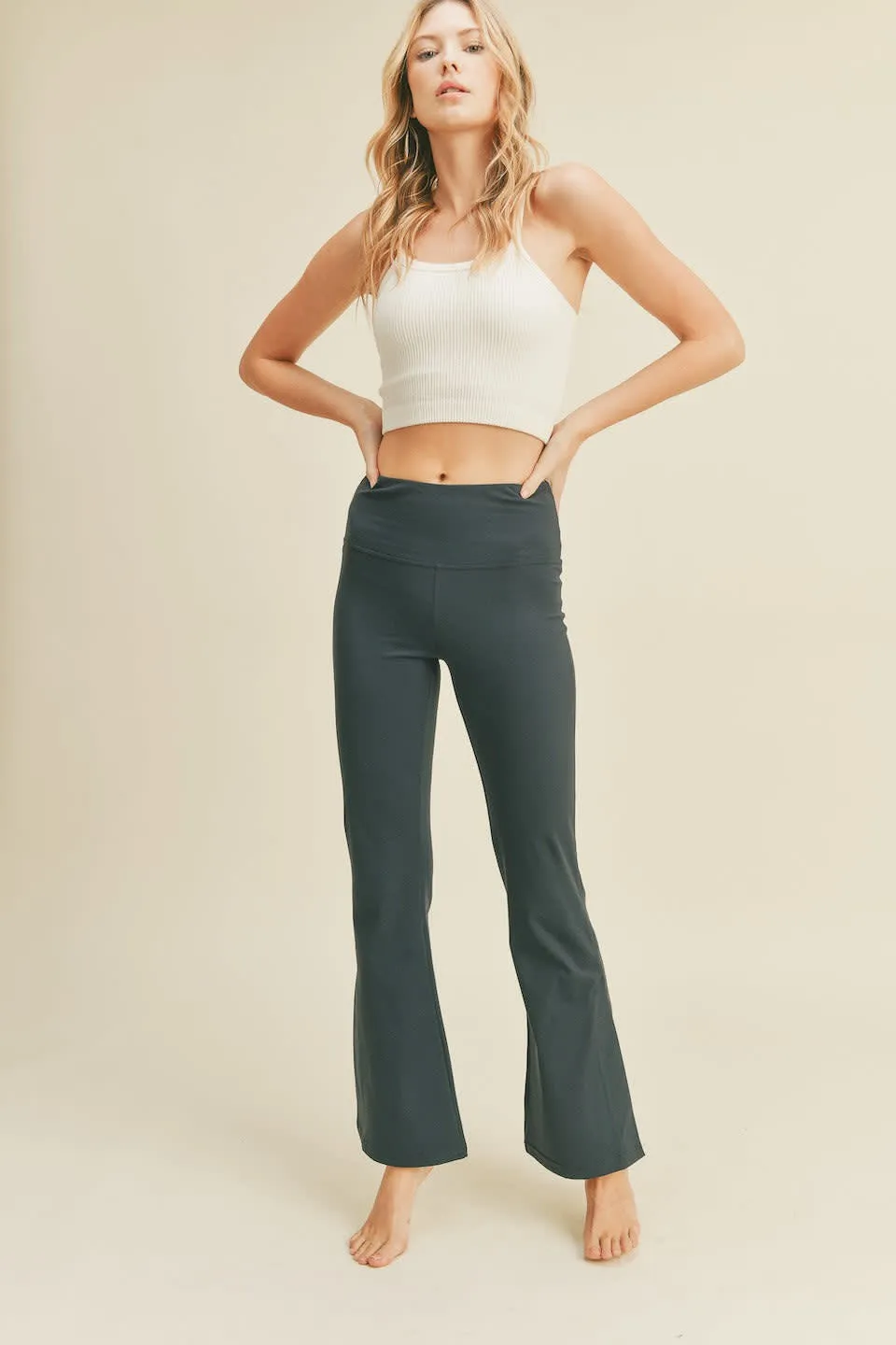 Evercado - High Rise Side Slit Flare Leggings sold by Reitmans product image thumbnail 5