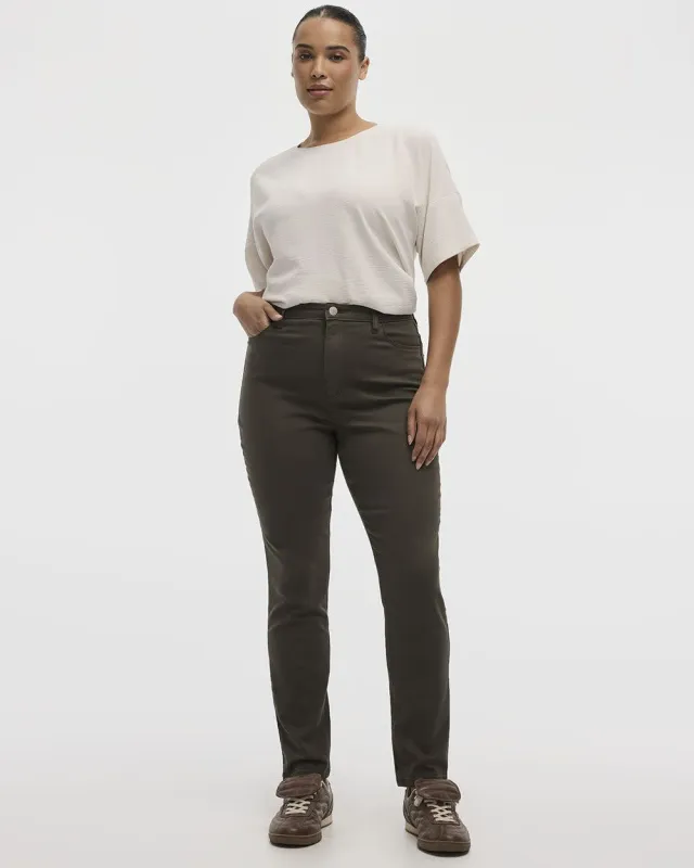 Skinny-Leg High-Rise Jean - The Signature (R) - Curvy Fit sold by Reitmans