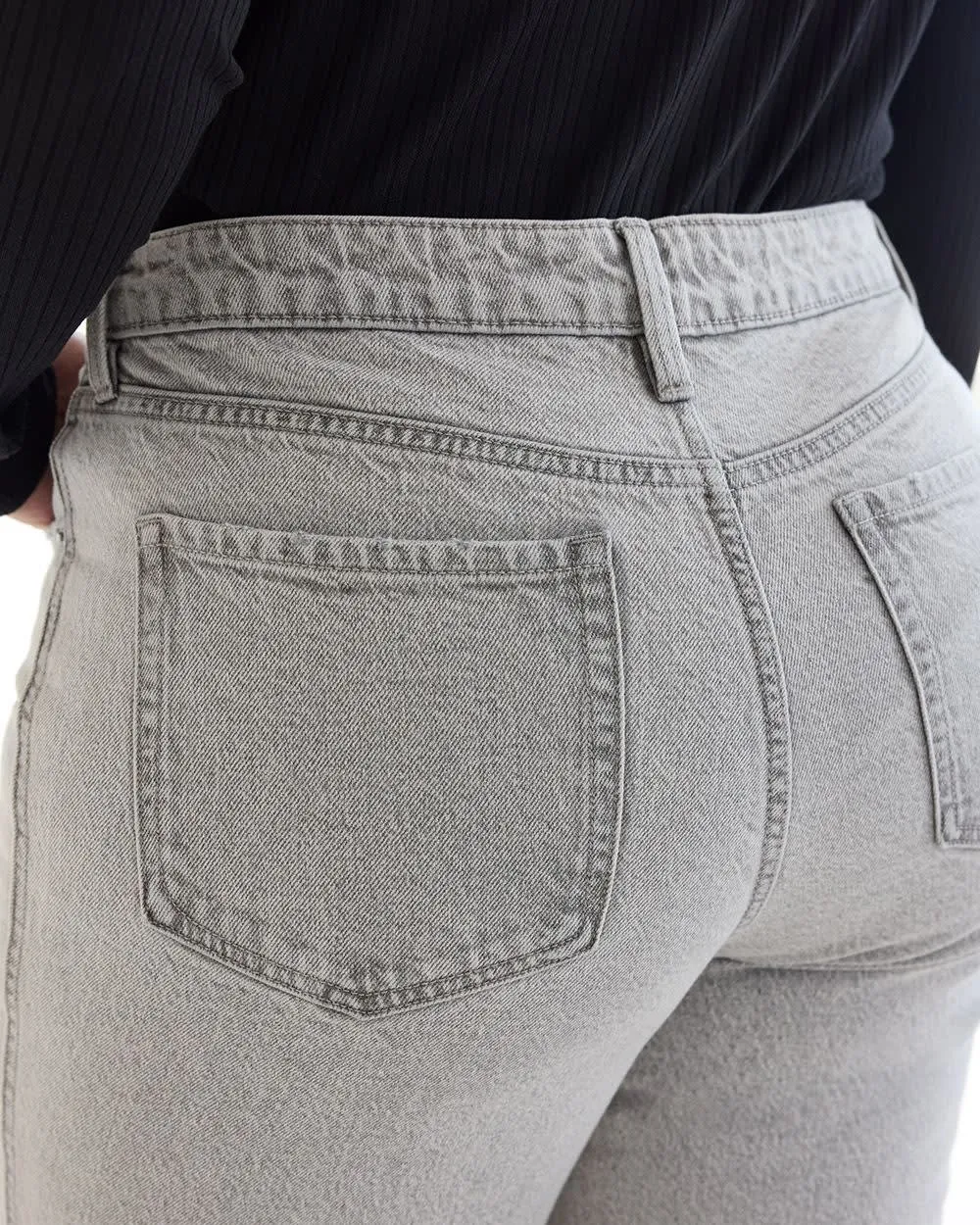 Straight-Leg Mid-Rise Jean - The Classic sold by Reitmans product image thumbnail 5