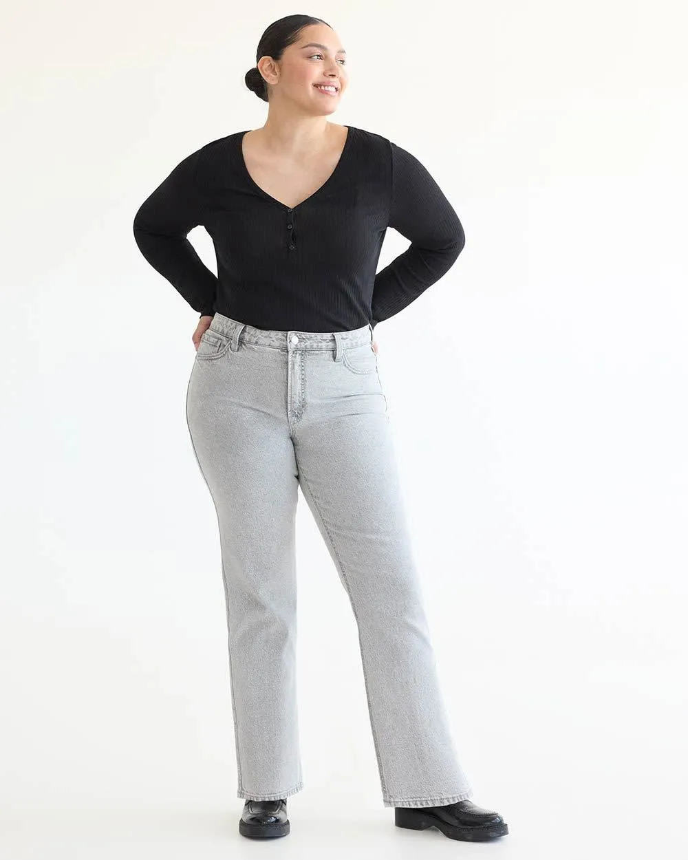 Straight-Leg Mid-Rise Jean - The Classic sold by Reitmans product image thumbnail 3