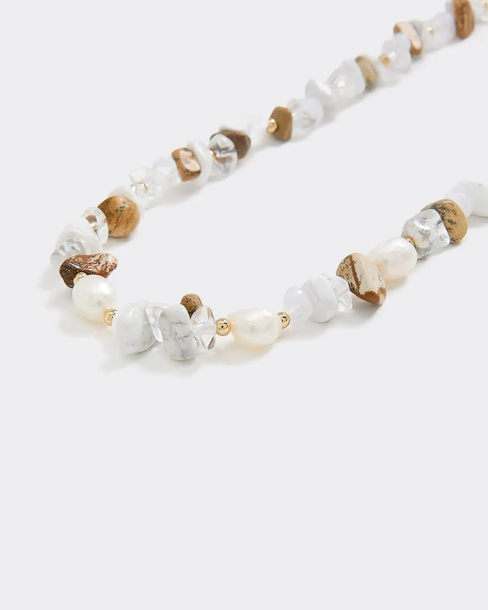 Short Necklace with Stones and Pearls sold by Reitmans