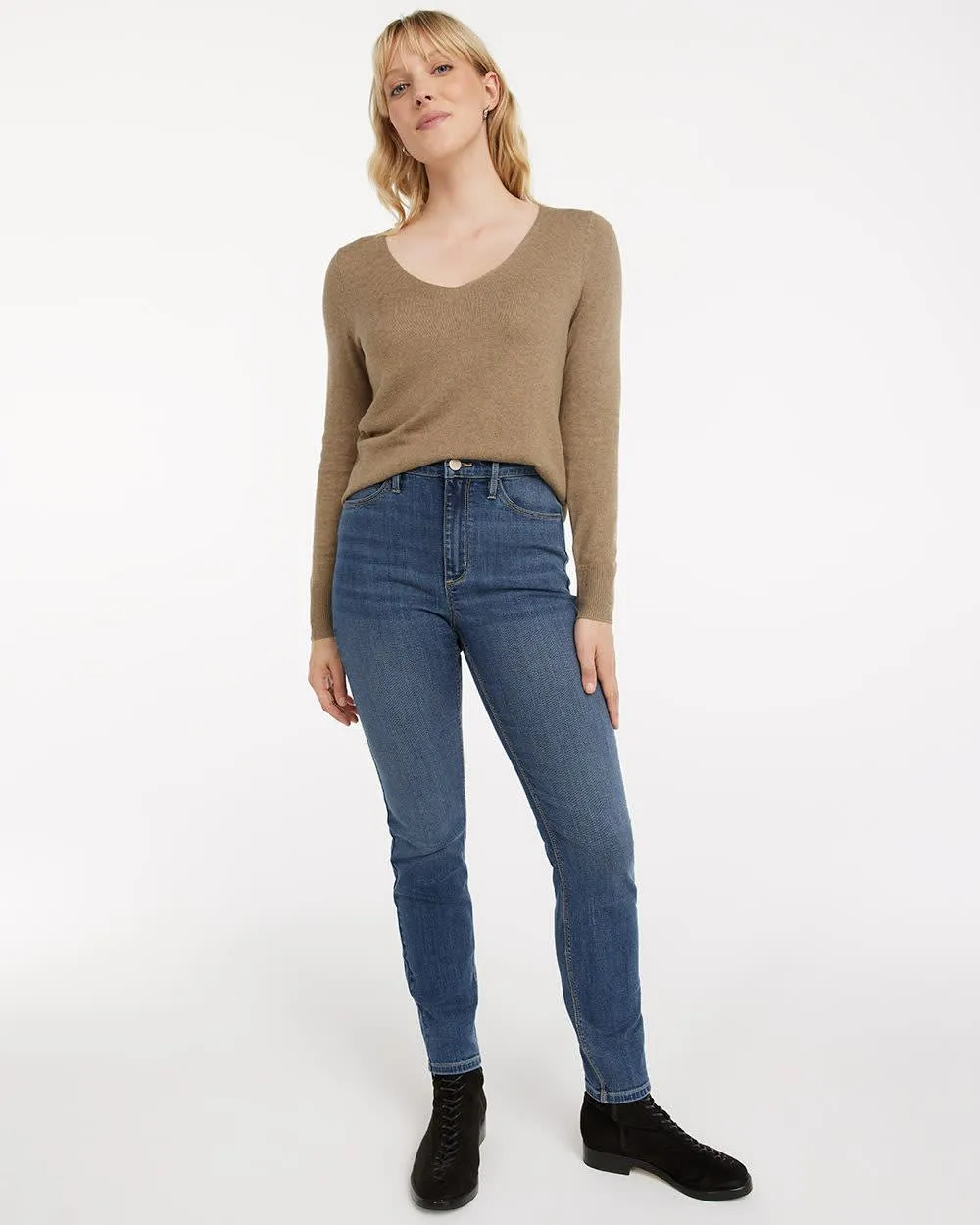 High-Rise Medium Wash Jean with Skinny Leg - The Signature (R) - Tall sold by Reitmans