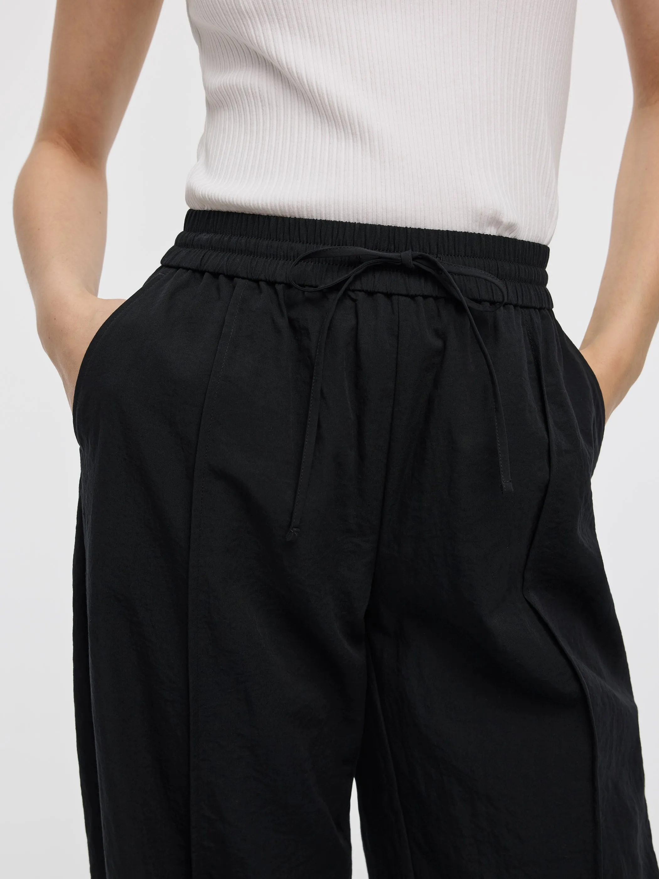 Pintuck Barrel Pant sold by Reitmans product image thumbnail 3