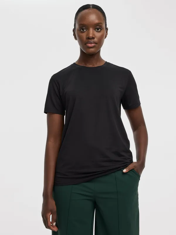 Crew-Neck T-Shirt- DRY-LUX (R) Hyba Essentials made by Reitmans