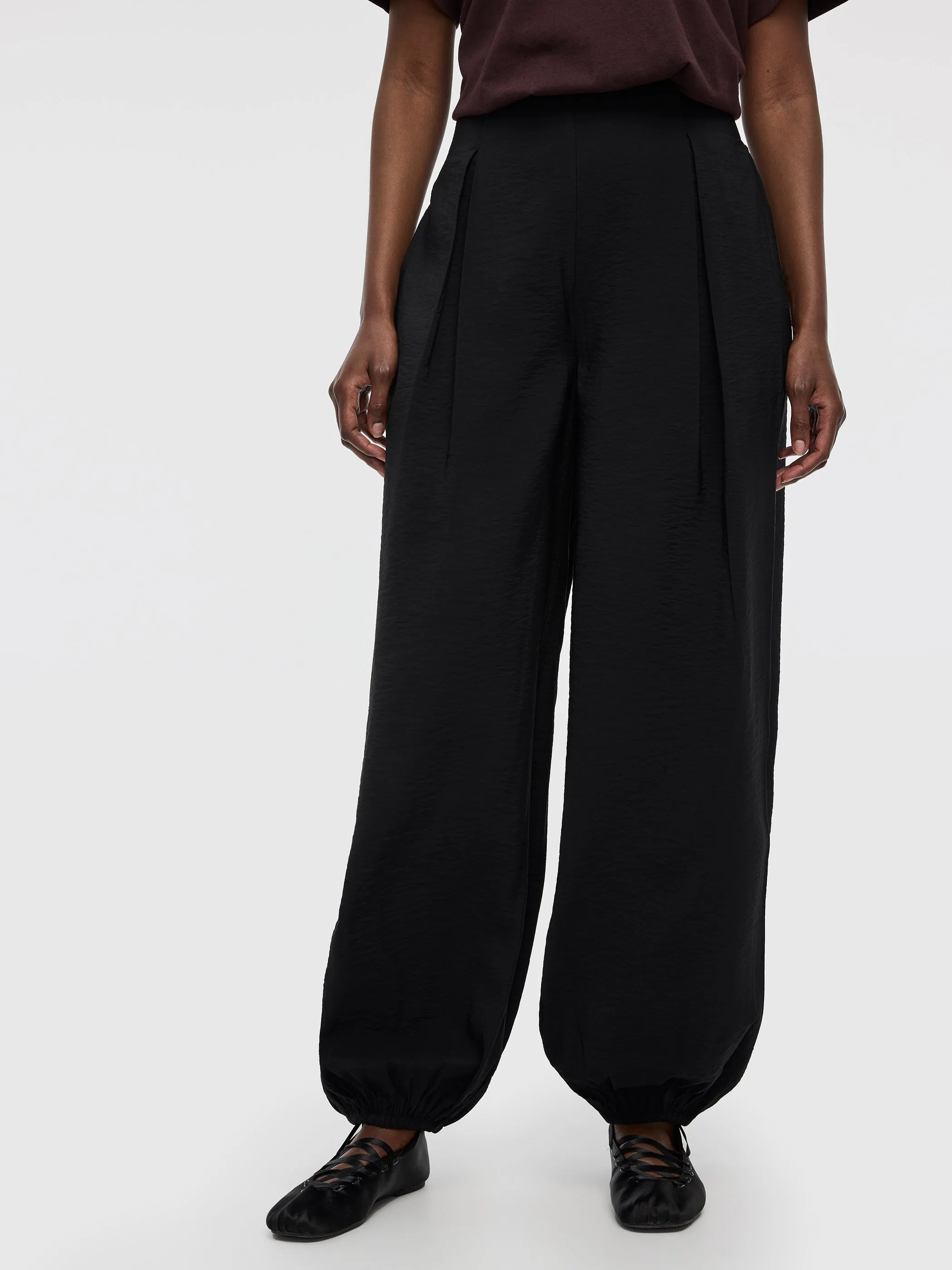 Balloon-Leg High-Rise Pull-On Pant sold by Reitmans product image thumbnail 2